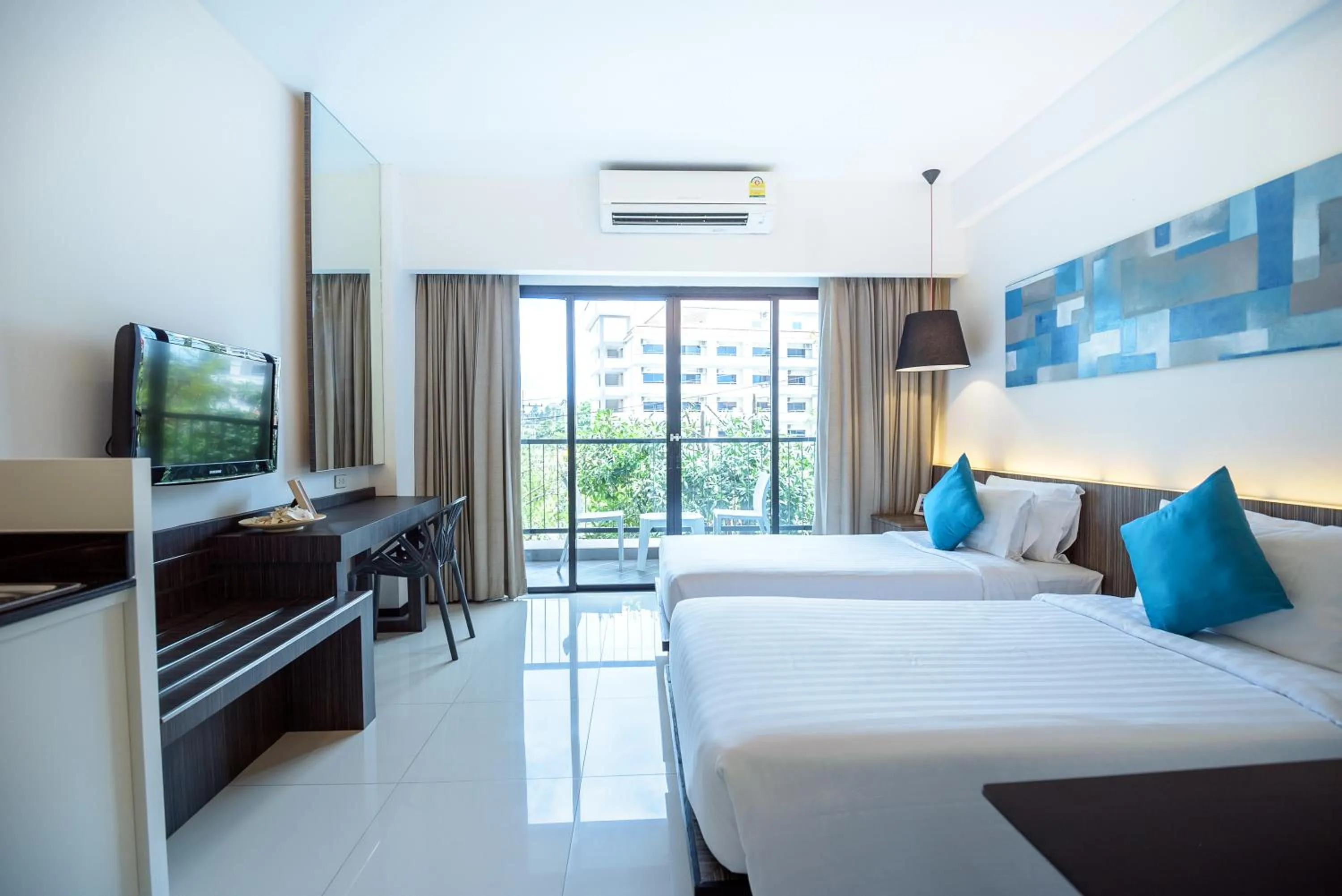 Bedroom, Bed in Hotel J Residence Pattaya