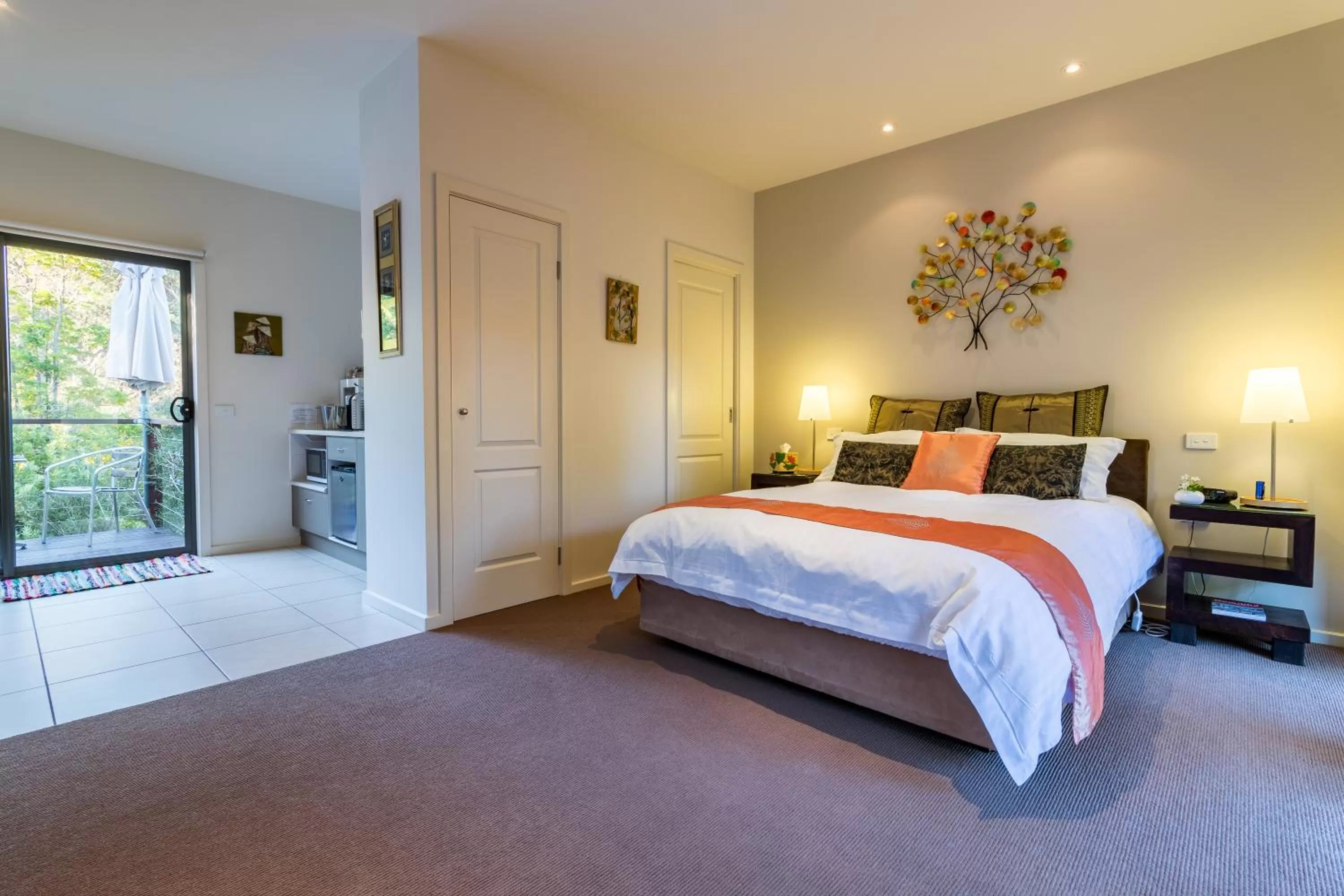 Photo of the whole room, Bed in Balconies Dolphincove