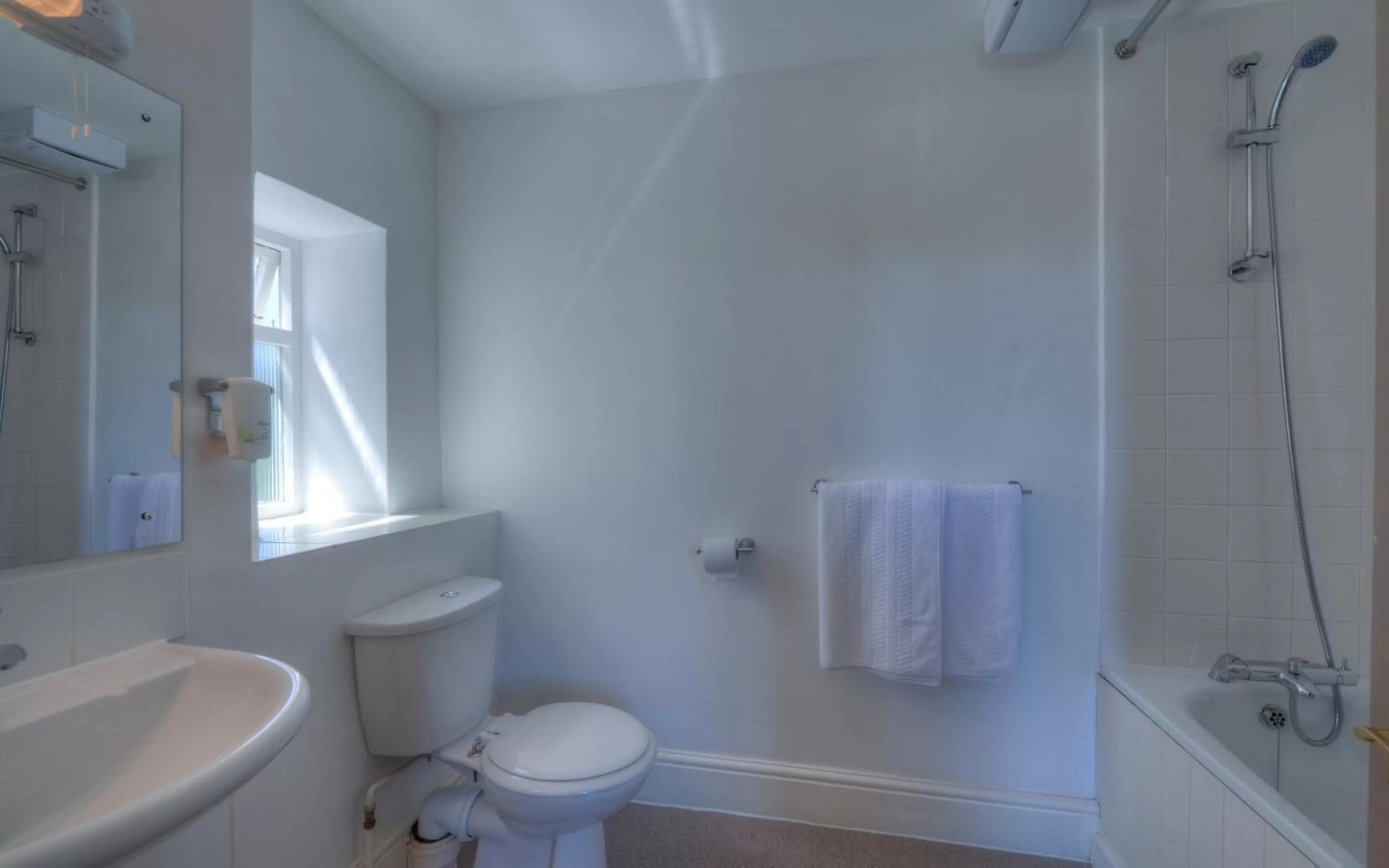 Bathroom in The Elms Hotel