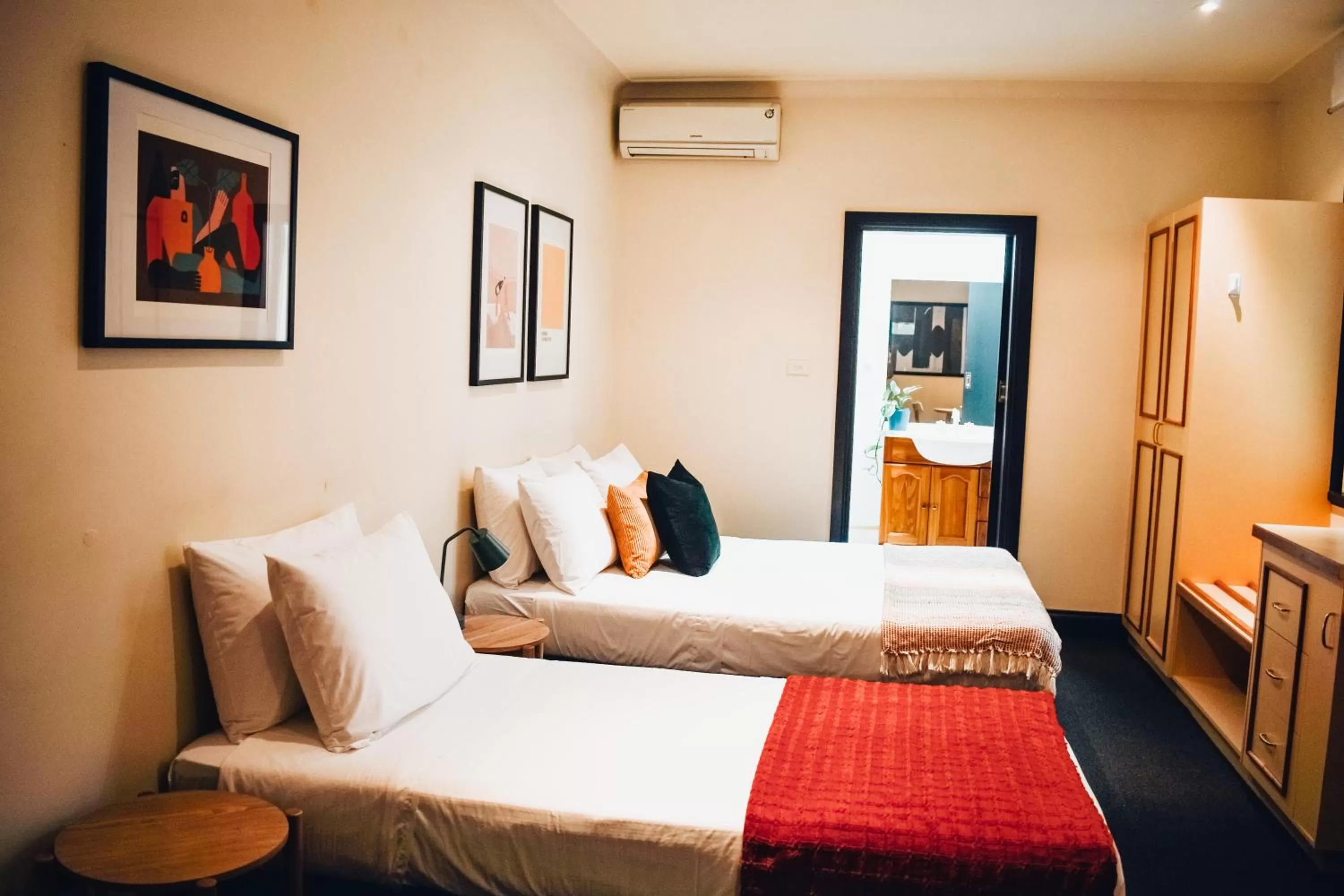 Bed in The Sherwood Hotel