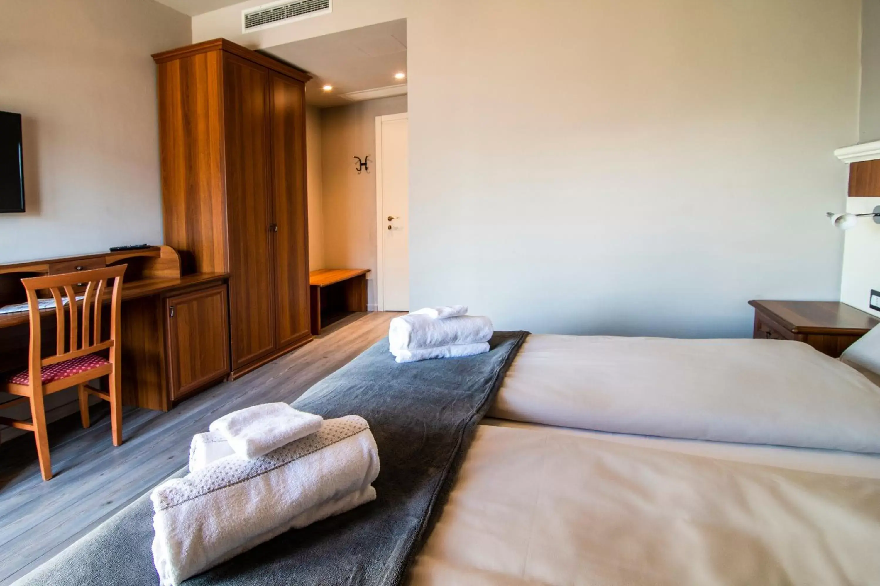 Double or Twin Room with Lake View in Hotel Saligari Double or Twin Room with Lake View in Hotel Saligari