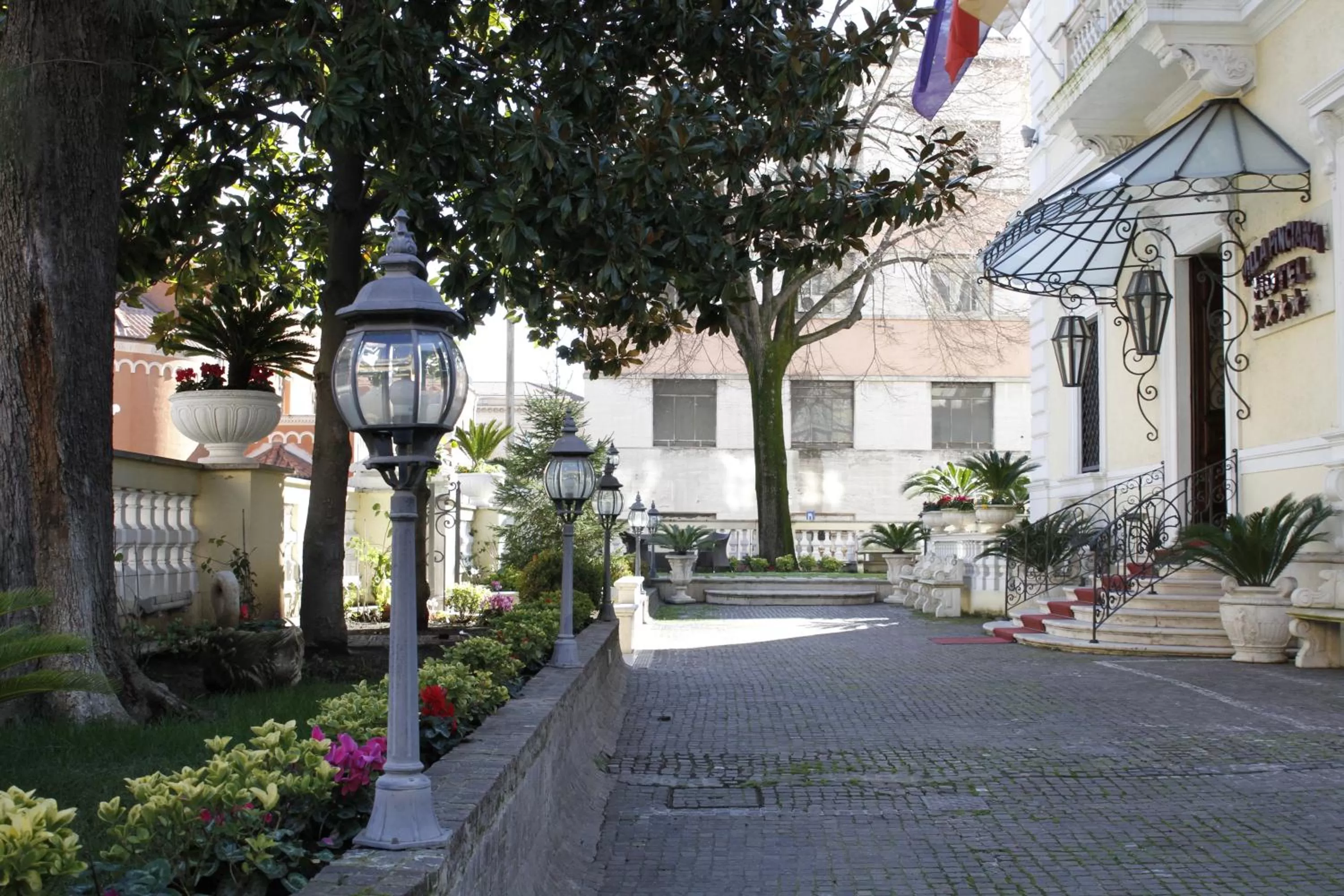Facade/entrance in Hotel Villa Pinciana