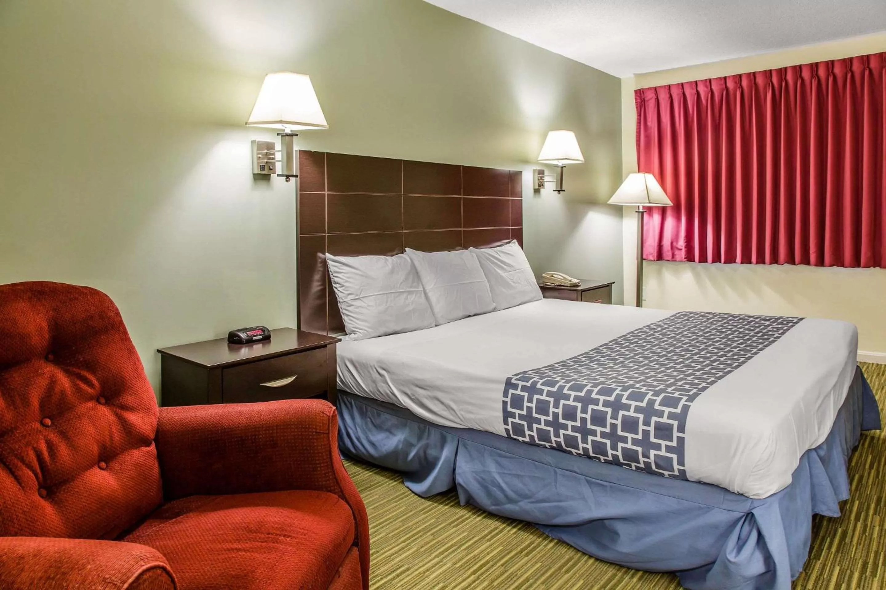 Photo of the whole room, Bed in Rodeway Inn Groton - New London