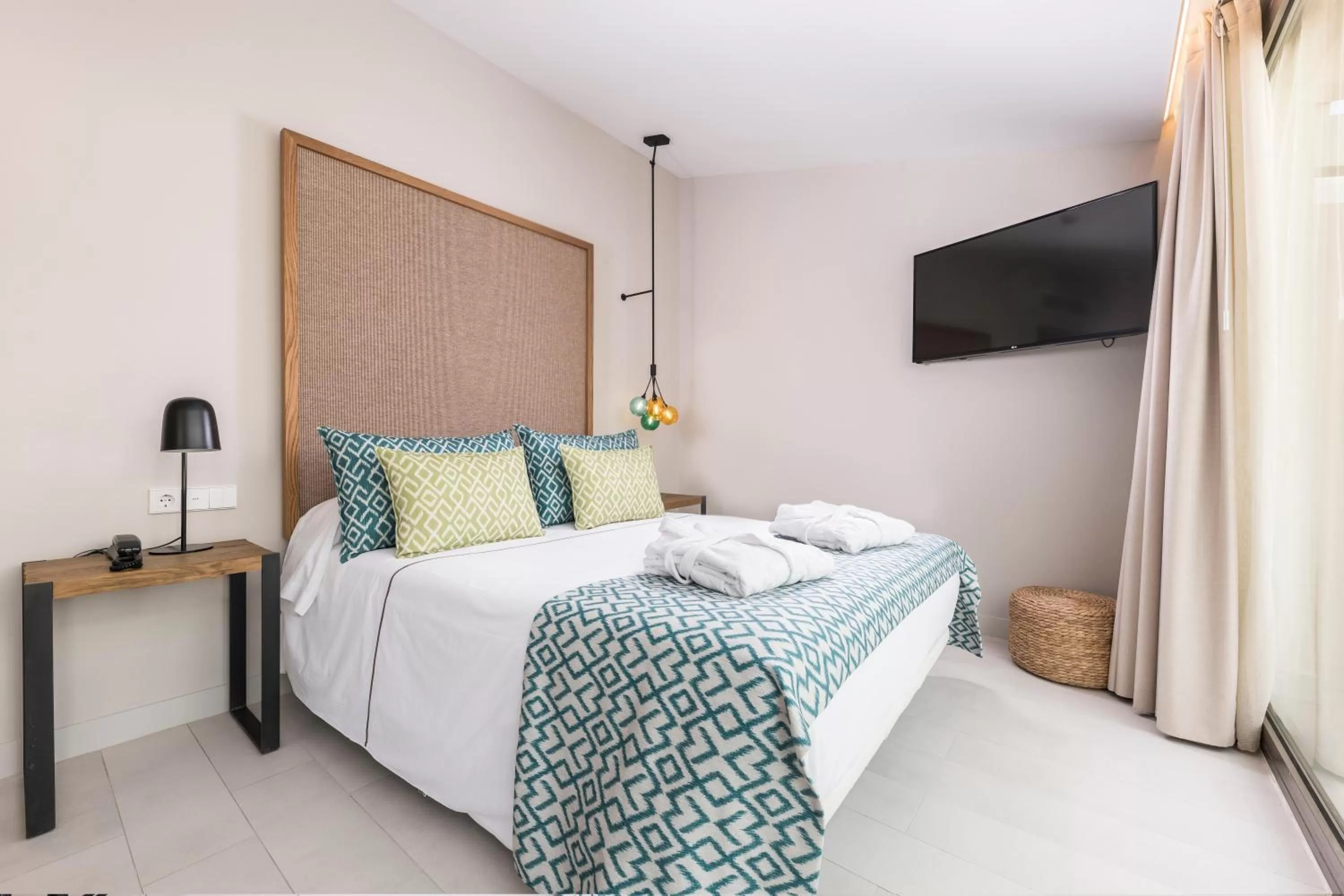 Photo of the whole room, Bed in Pure Salt Port de Sóller