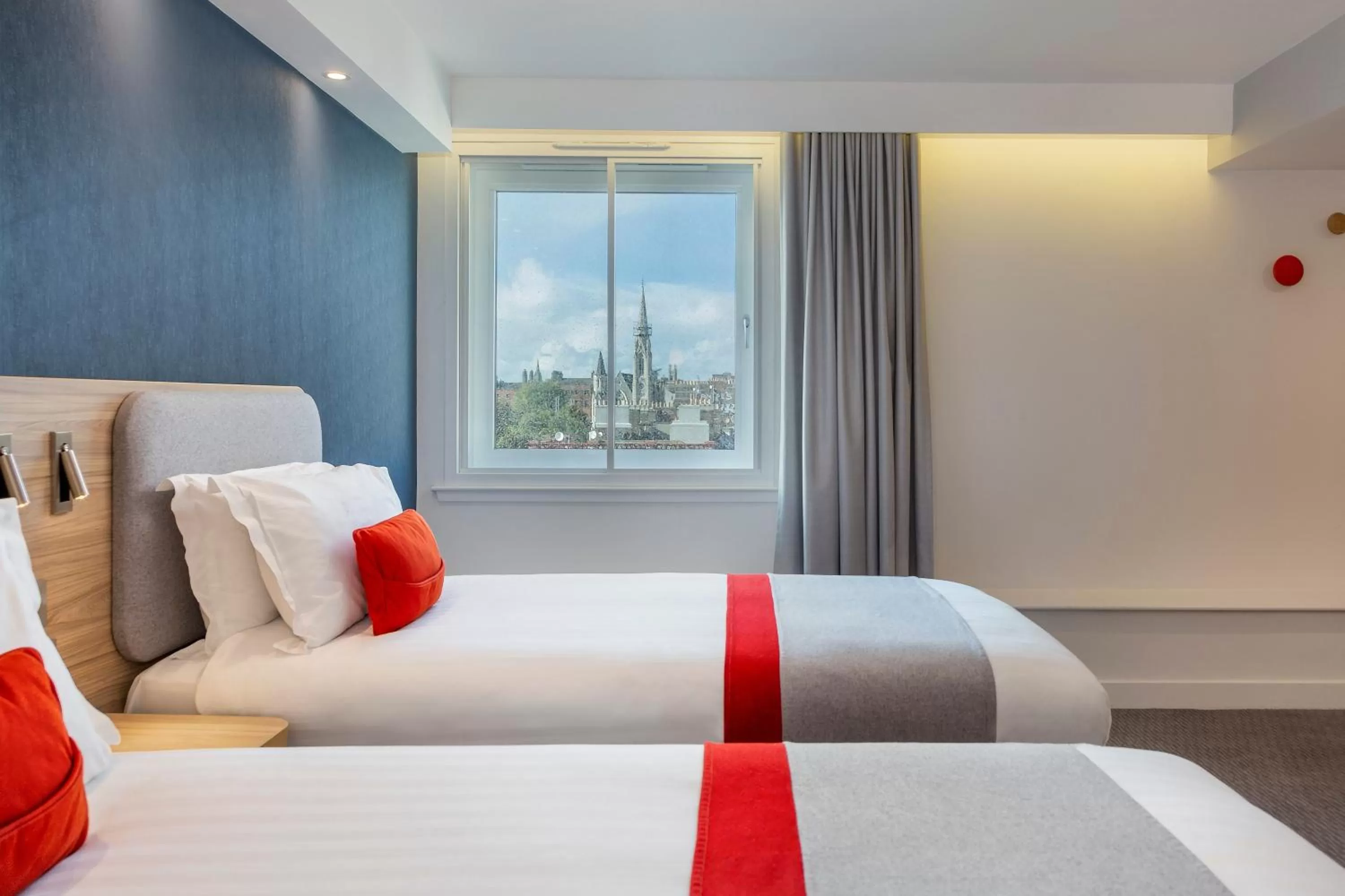 Photo of the whole room, Bed in Holiday Inn Express Dublin City Centre by IHG