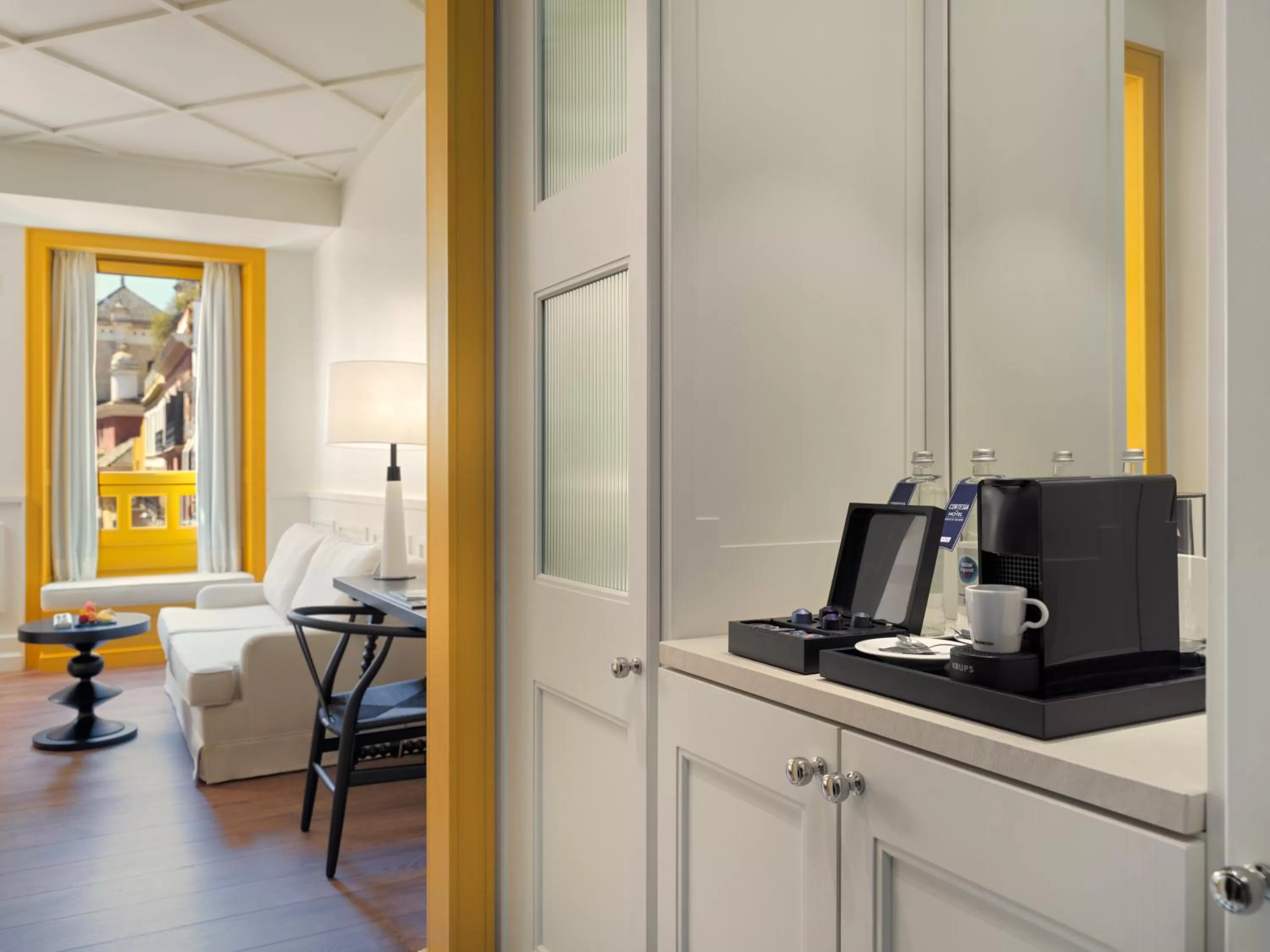 Coffee/tea facilities in H10 Casa de la Plata