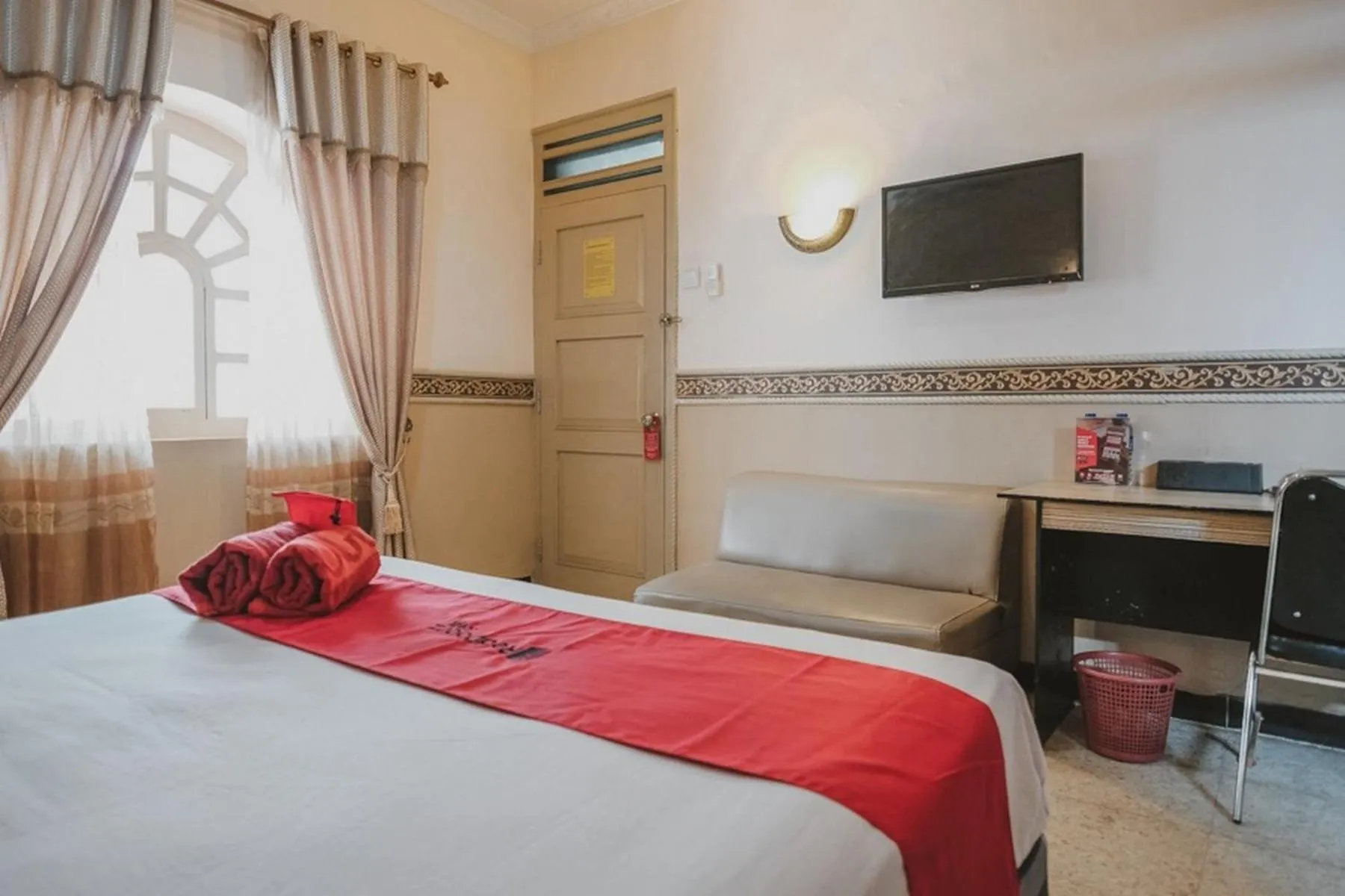 Bedroom, Bed in RedDoorz Plus @ Tanjung Karang Lampung 2