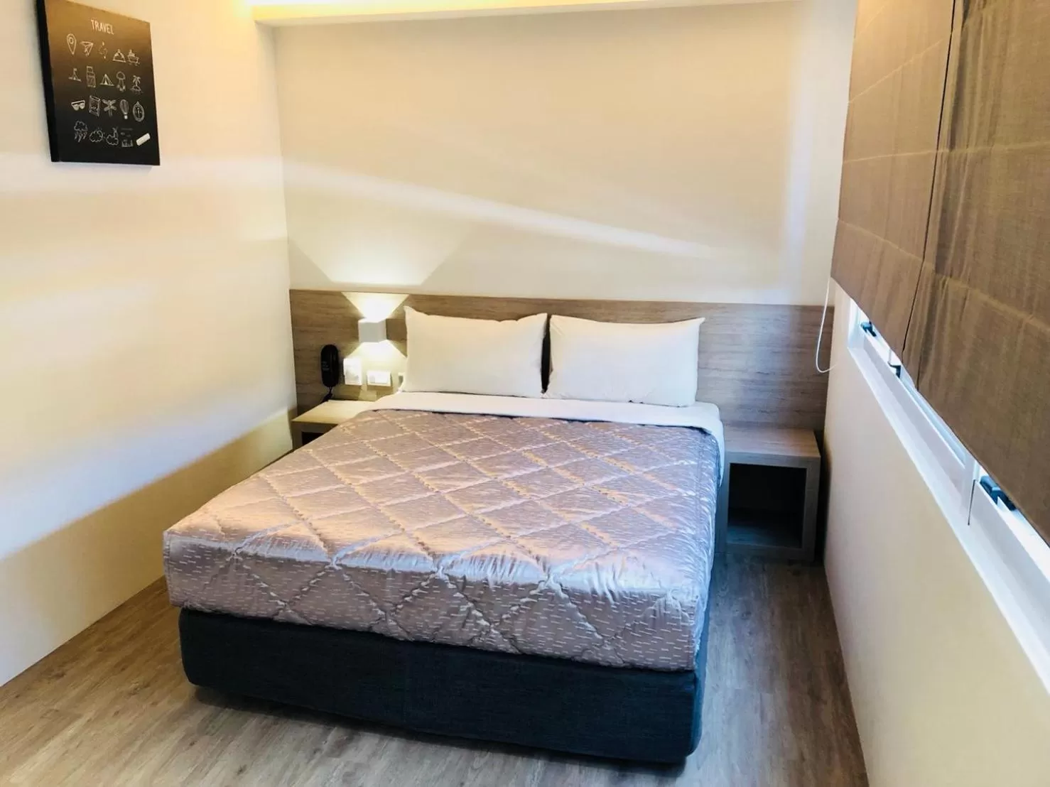 Bedroom, Bed in Chance Hotel