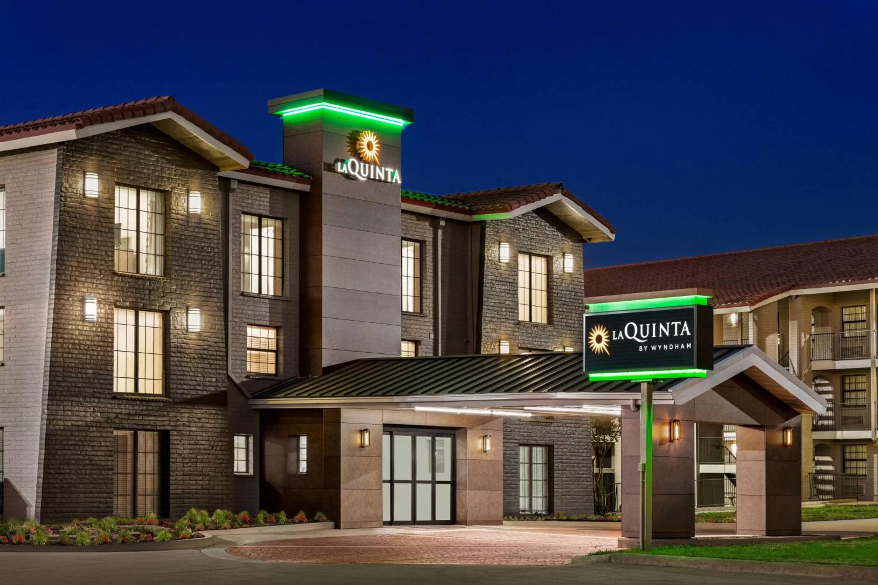Property building in La Quinta Inn by Wyndham Temple