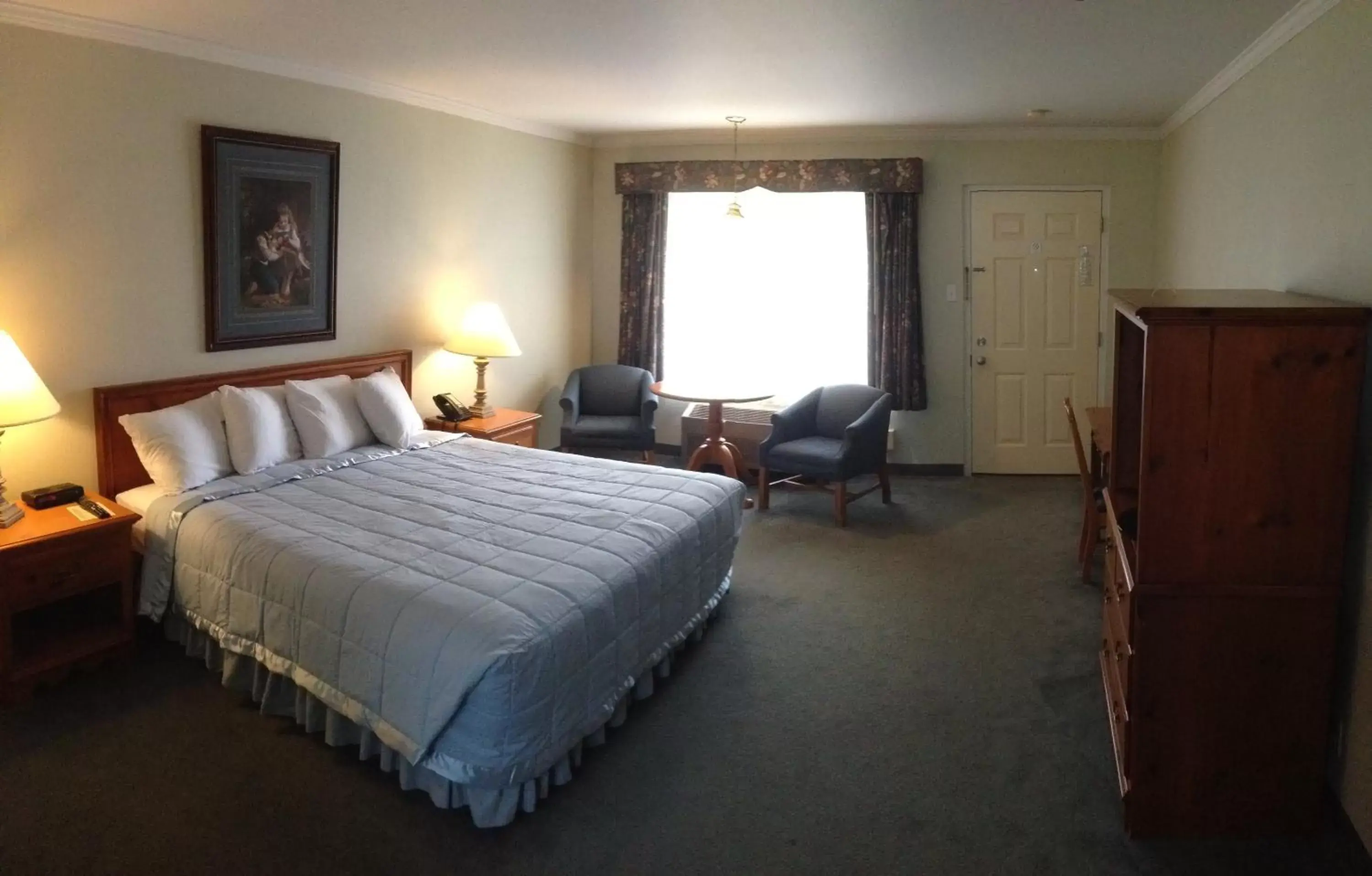 Luxury King Room in Fontana Village Inn Luxury King Room in Fontana Village Inn