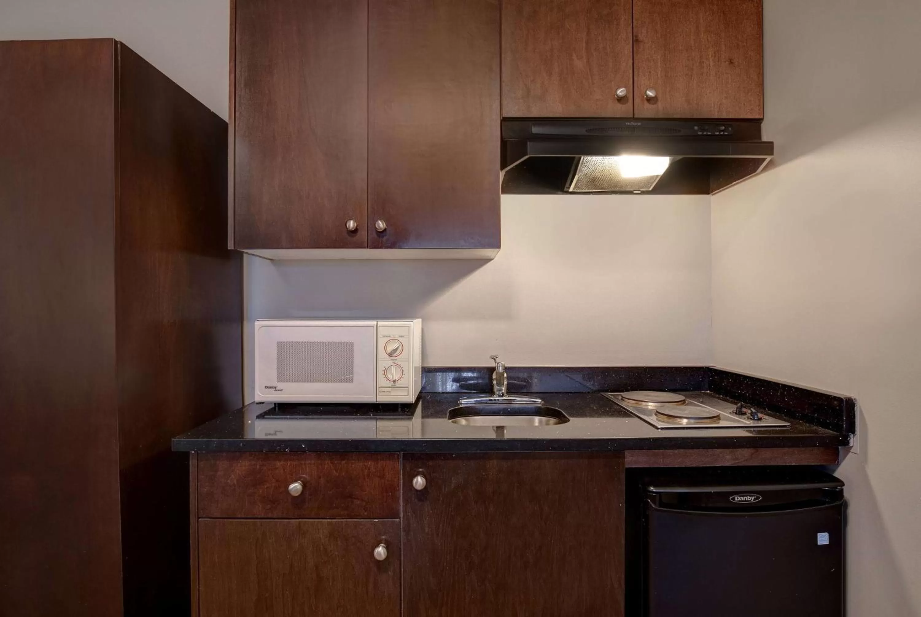 Photo of the whole room in Days Inn by Wyndham Vernon