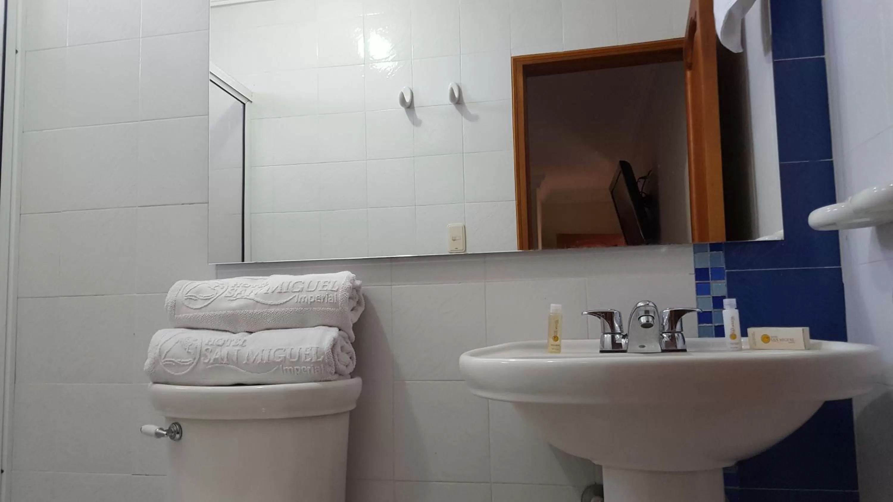 Bathroom in Hotel San Miguel Imperial
