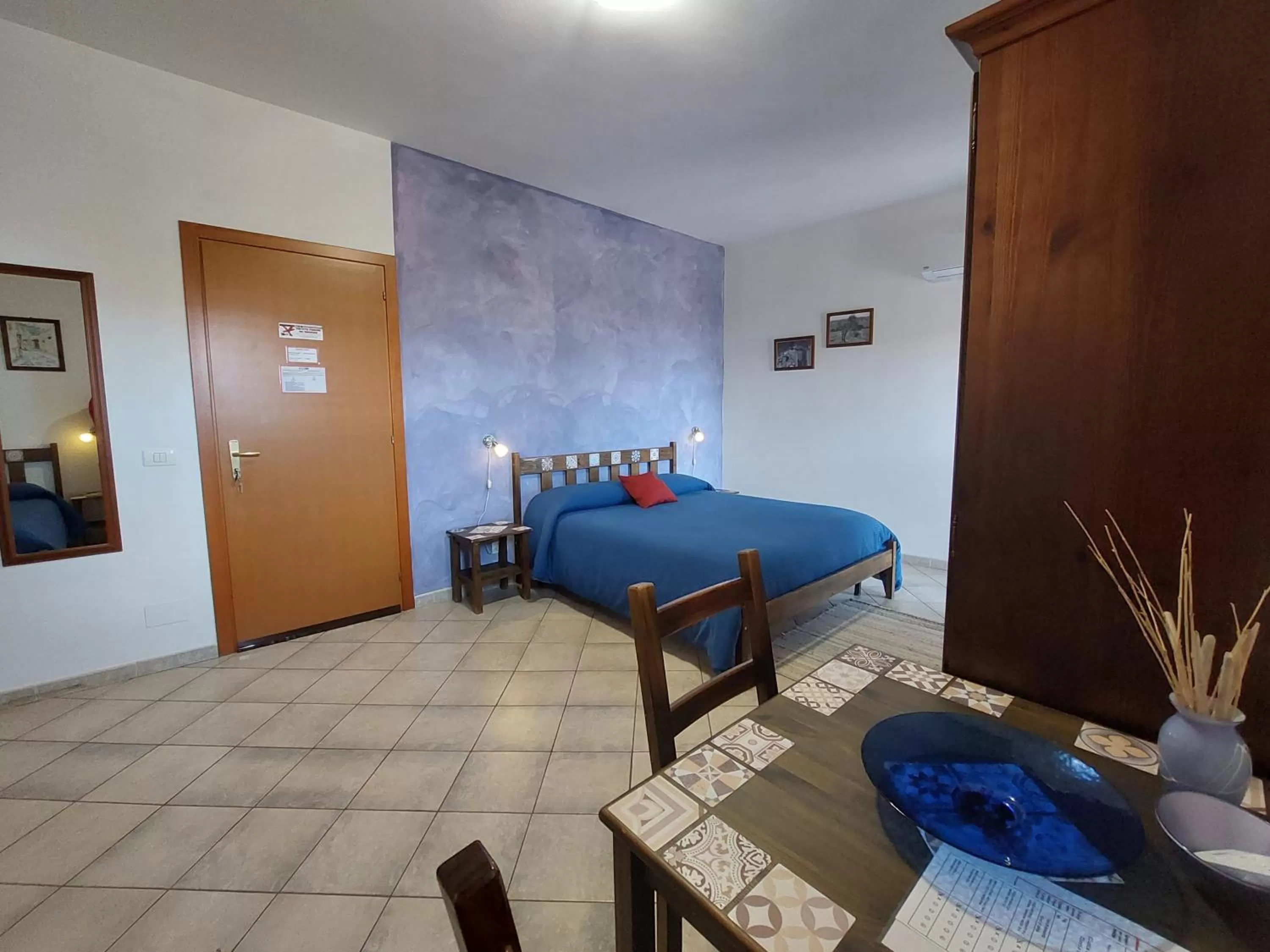 Photo of the whole room in Cloris Guest House