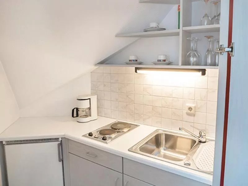 Kitchen/Kitchenette in Hennedamm Hotel