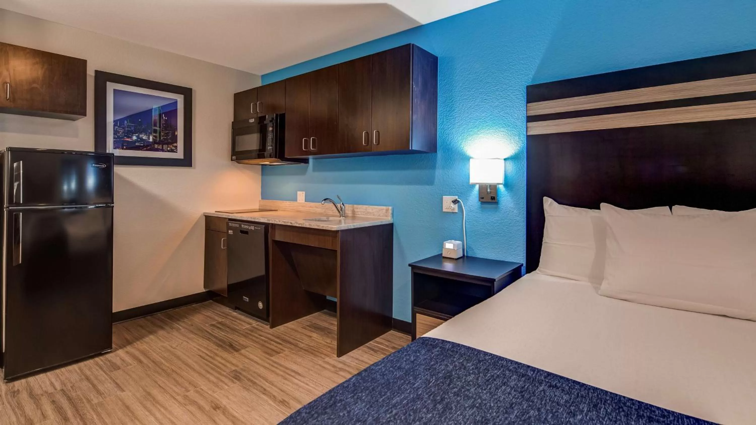 Photo of the whole room, Bed in SureStay Plus Hotel by Best Western Humble