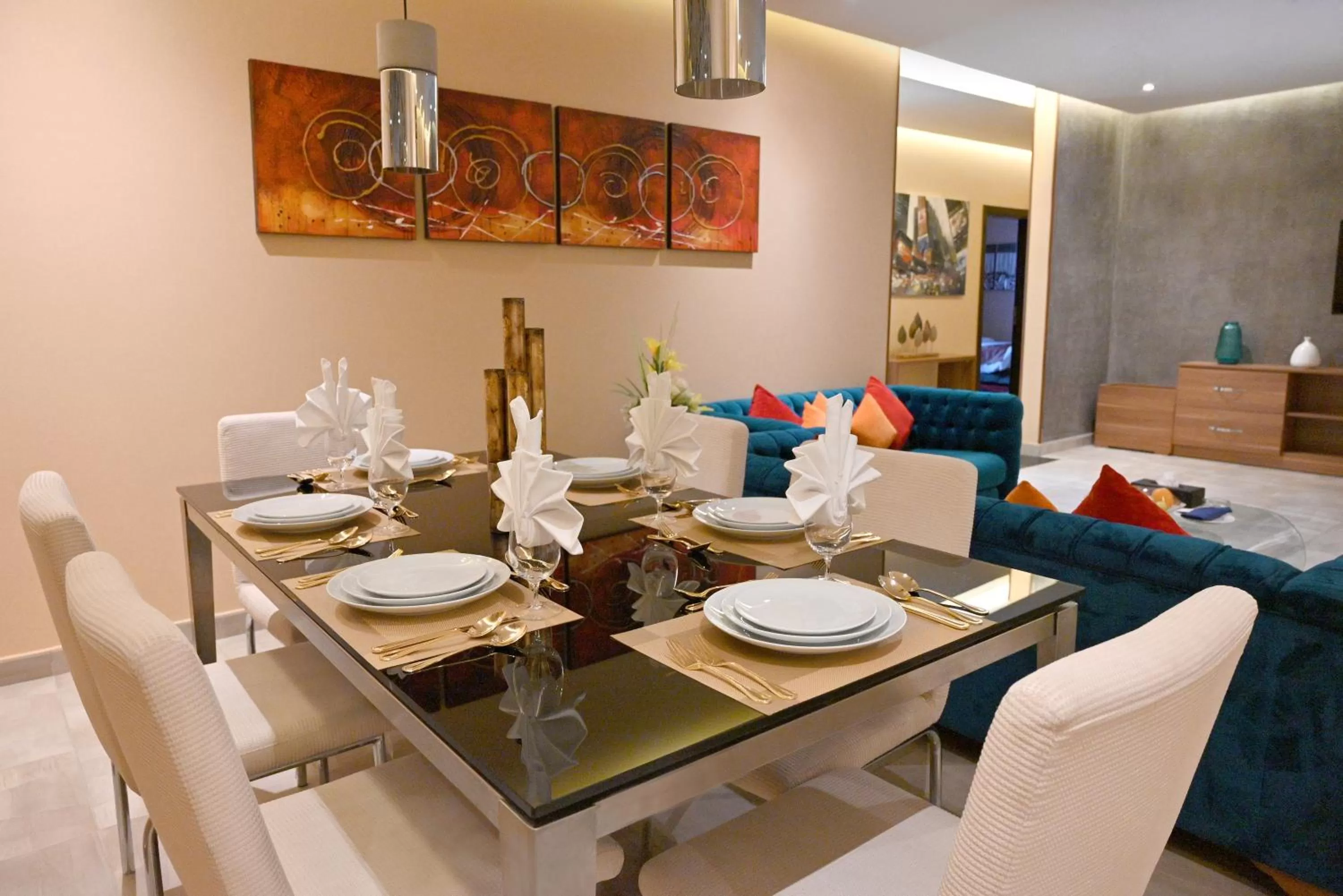 Living room, Restaurant/Places to Eat in Q Suites Jeddah by EWA - Managed by HMH