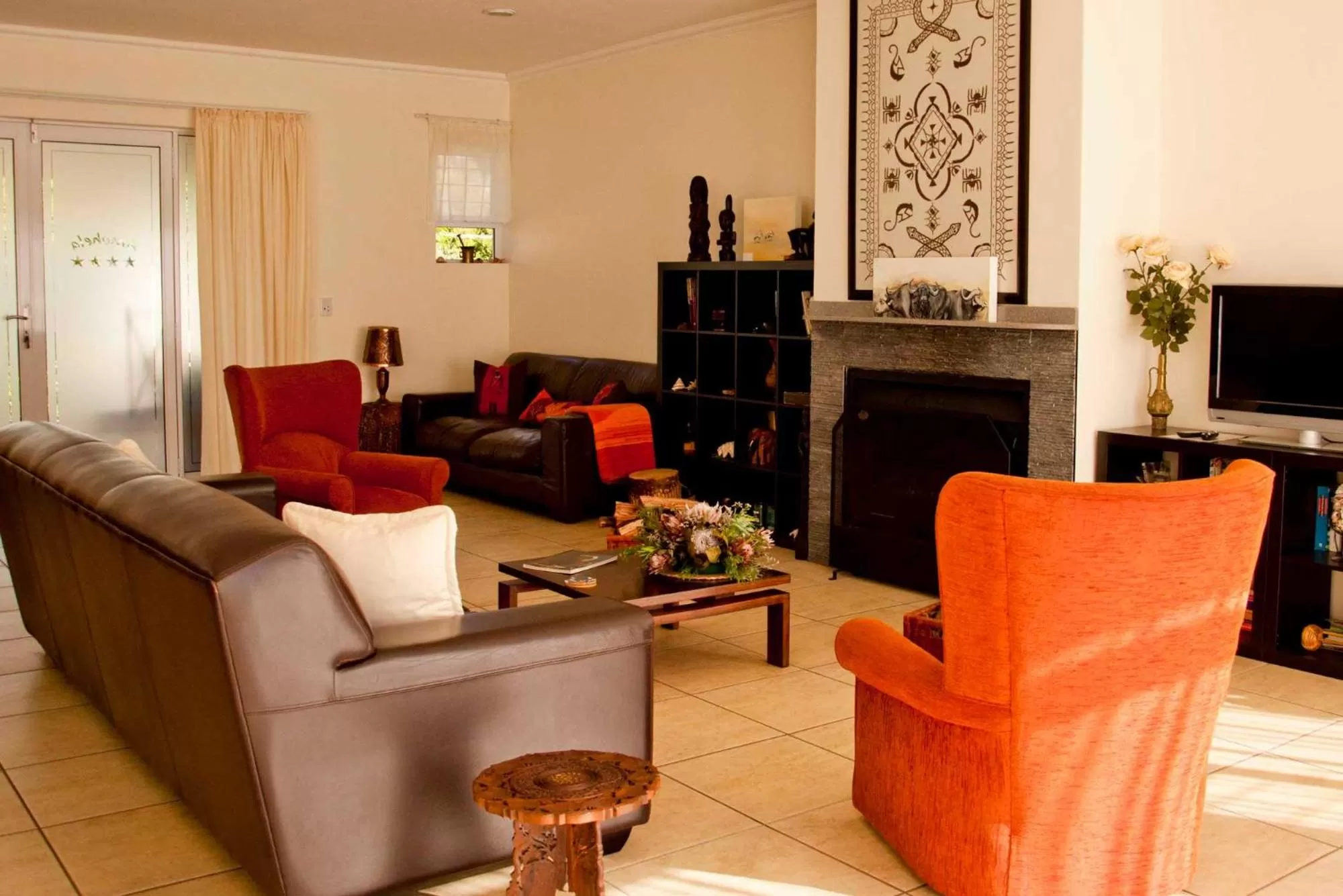 Communal lounge/ TV room in Amohela Guesthouse