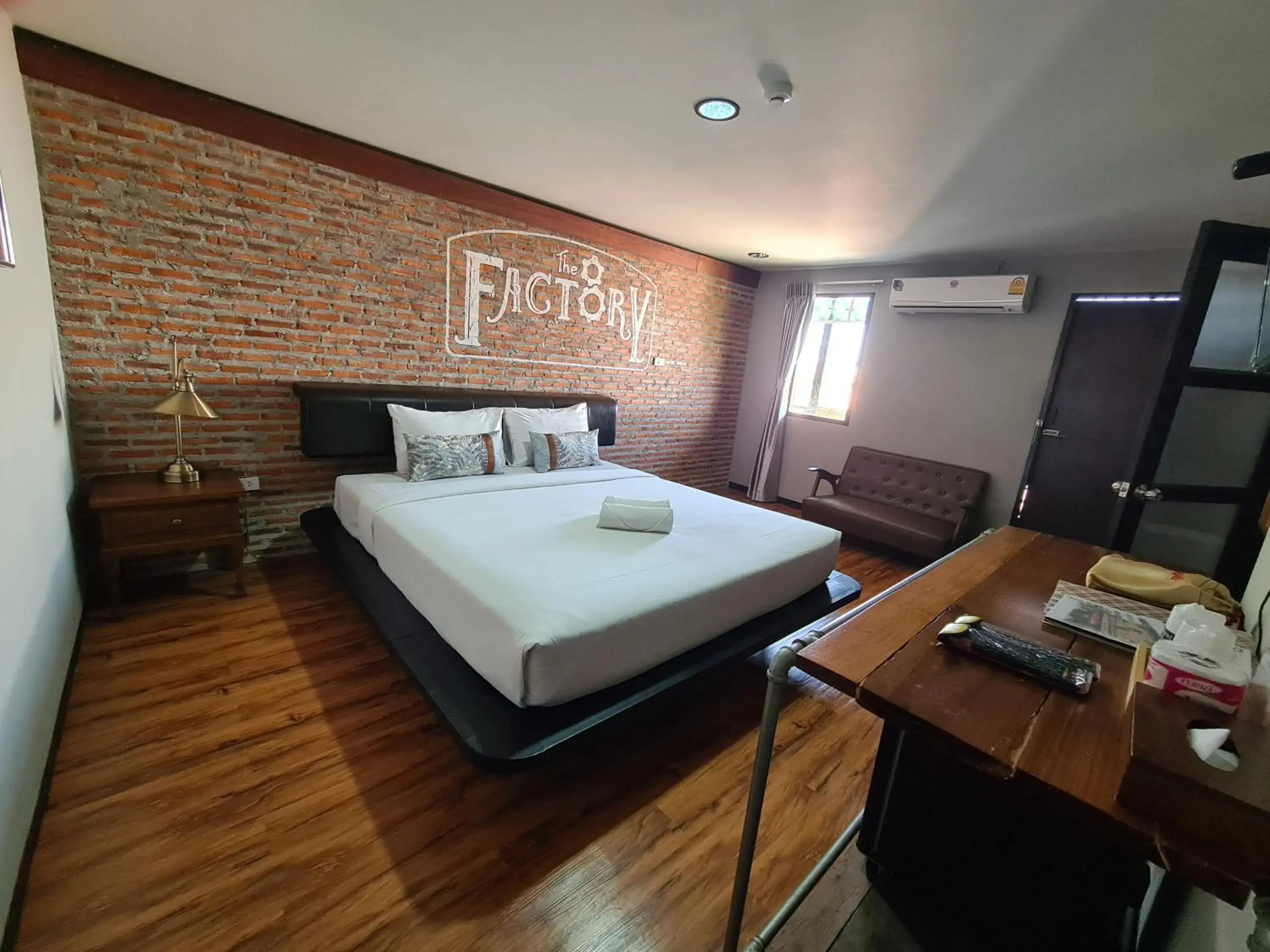 Deluxe Double Room with Private Bathroom in The 8 Factory Hotel Phitsanulok Deluxe Double Room with Private Bathroom in The 8 Factory Hotel Phitsanulok