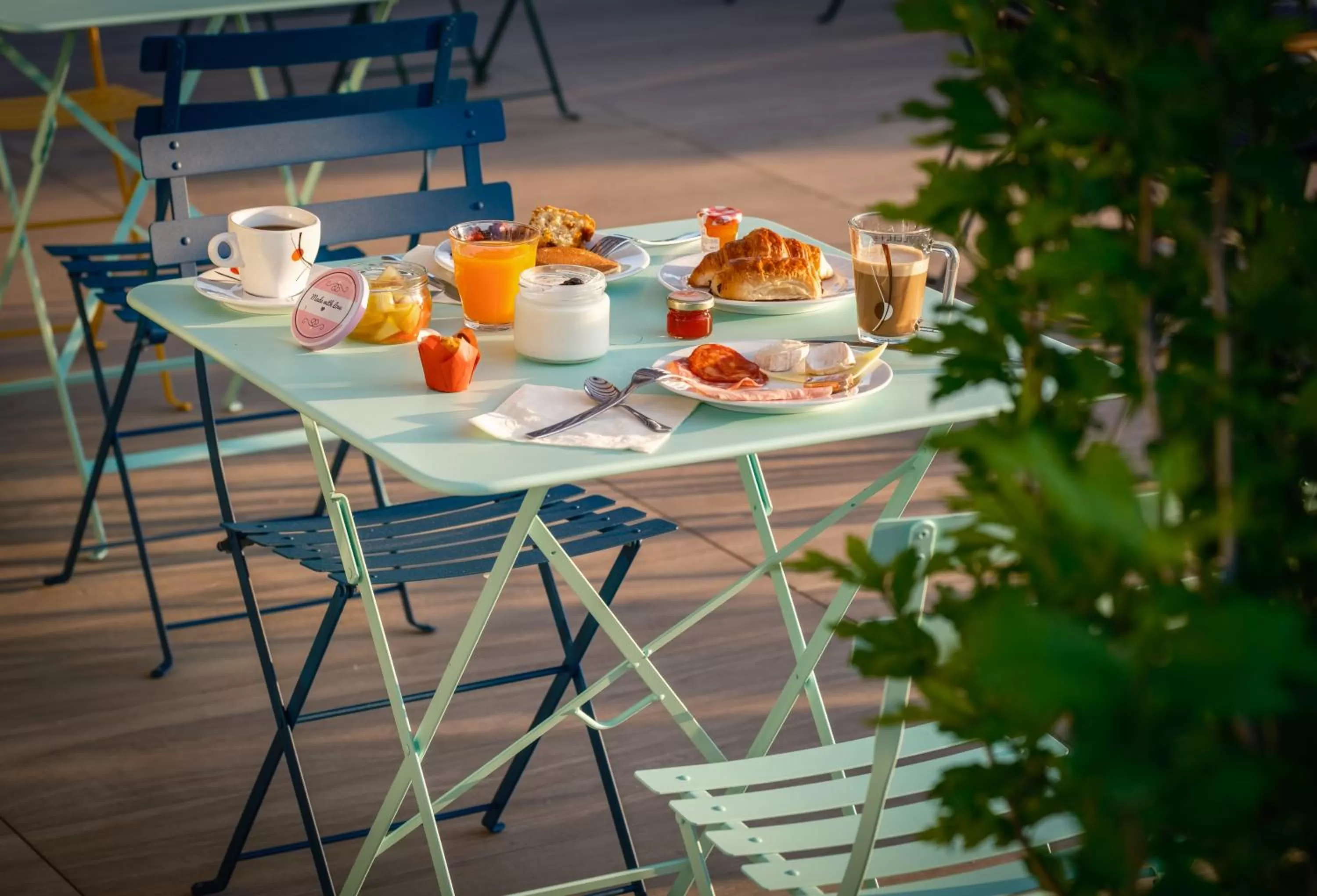 Patio in Kyriad Lyon Est - Bron Eurexpo Le Cottage