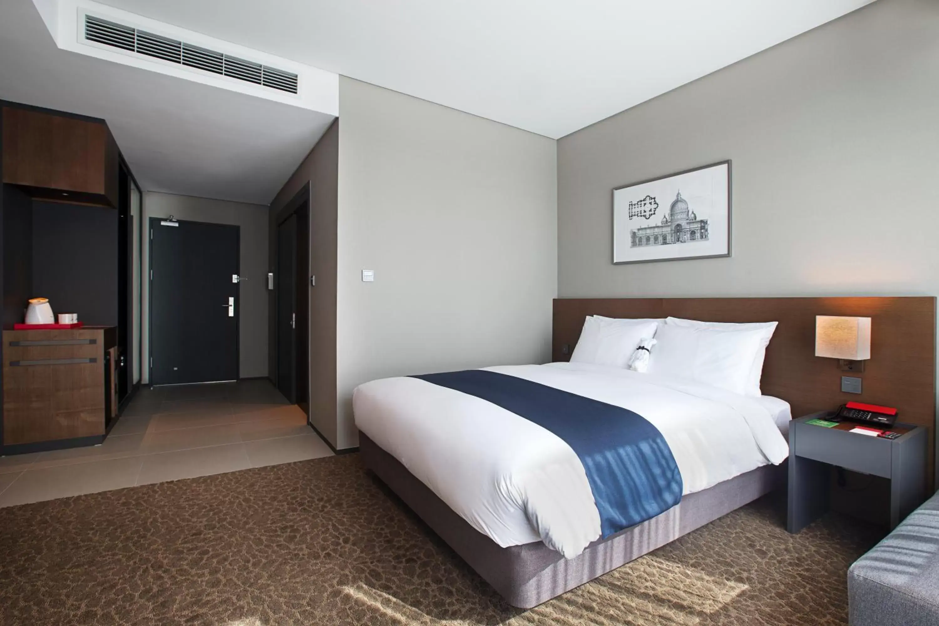 Standard Double Room with City View in ASTI Hotel Busan Station Standard Double Room with City View in ASTI Hotel Busan Station