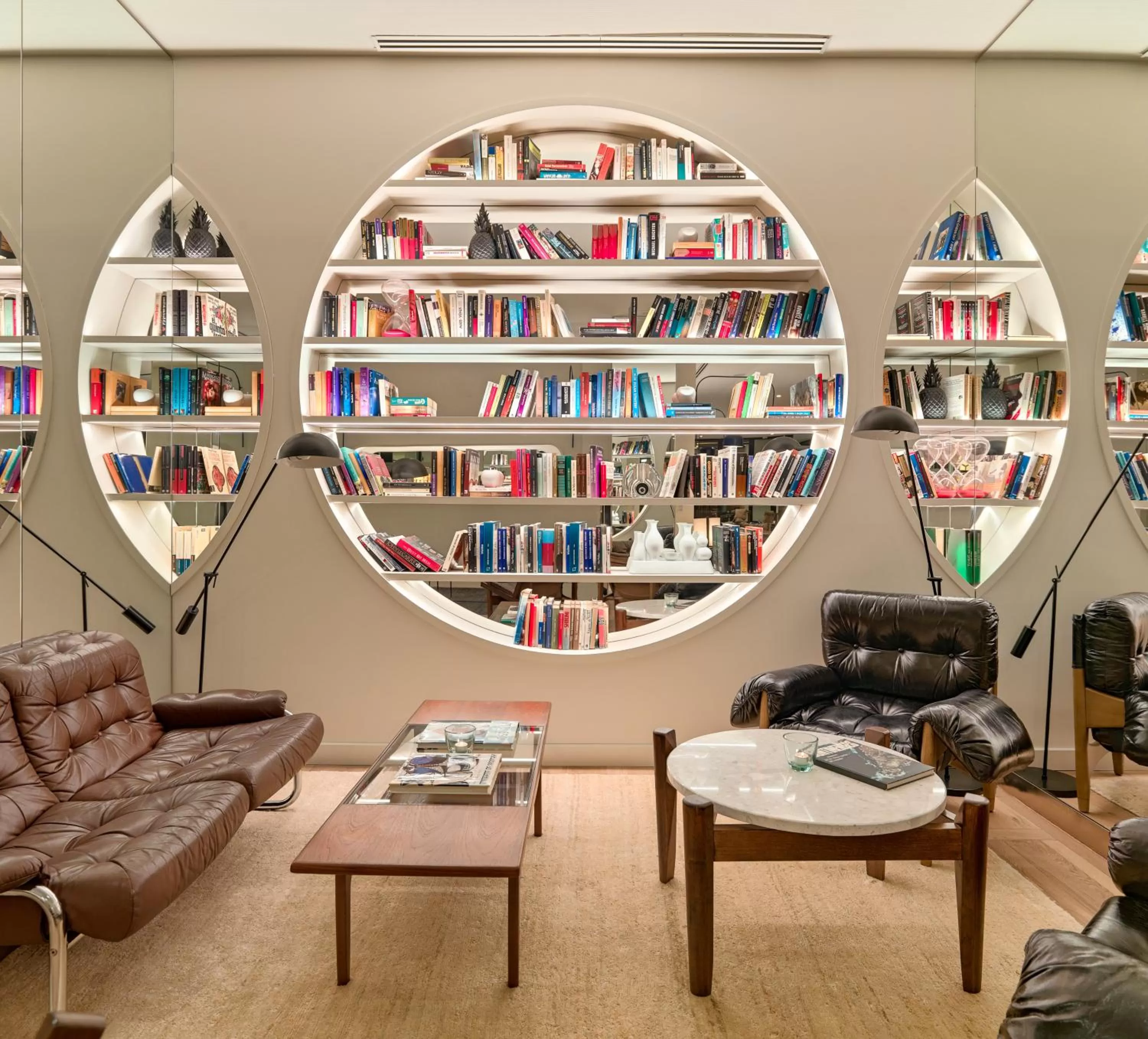 Communal lounge/ TV room in H10 Cubik 4* Sup