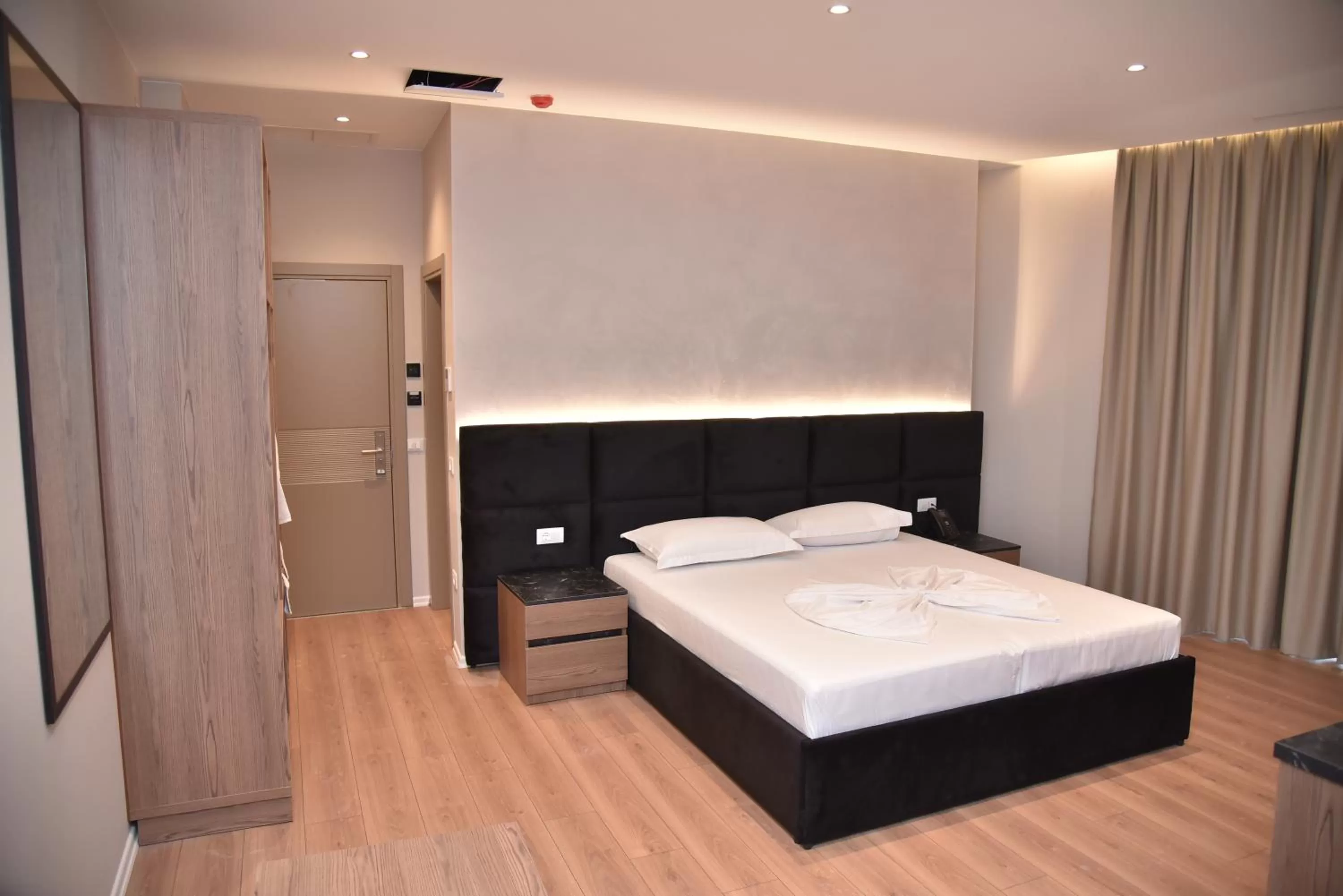 Bedroom, Bed in Hotel Continental