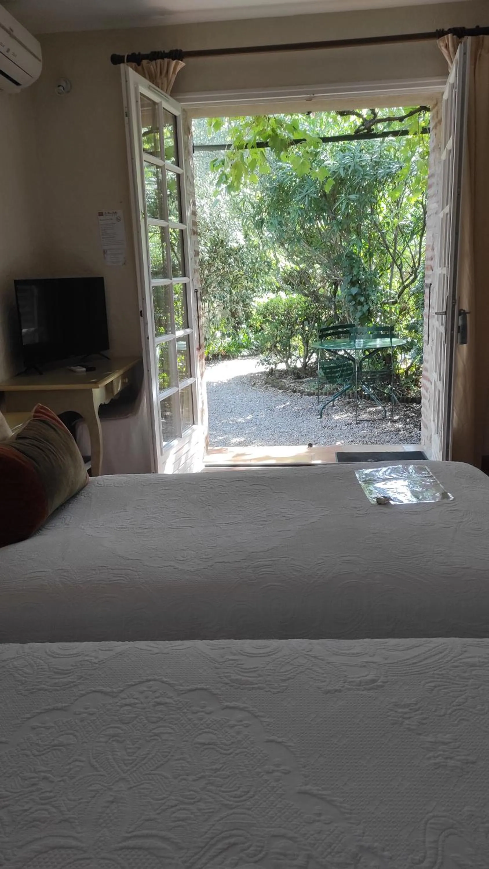 Bed in Hotel Le Mas Trilles