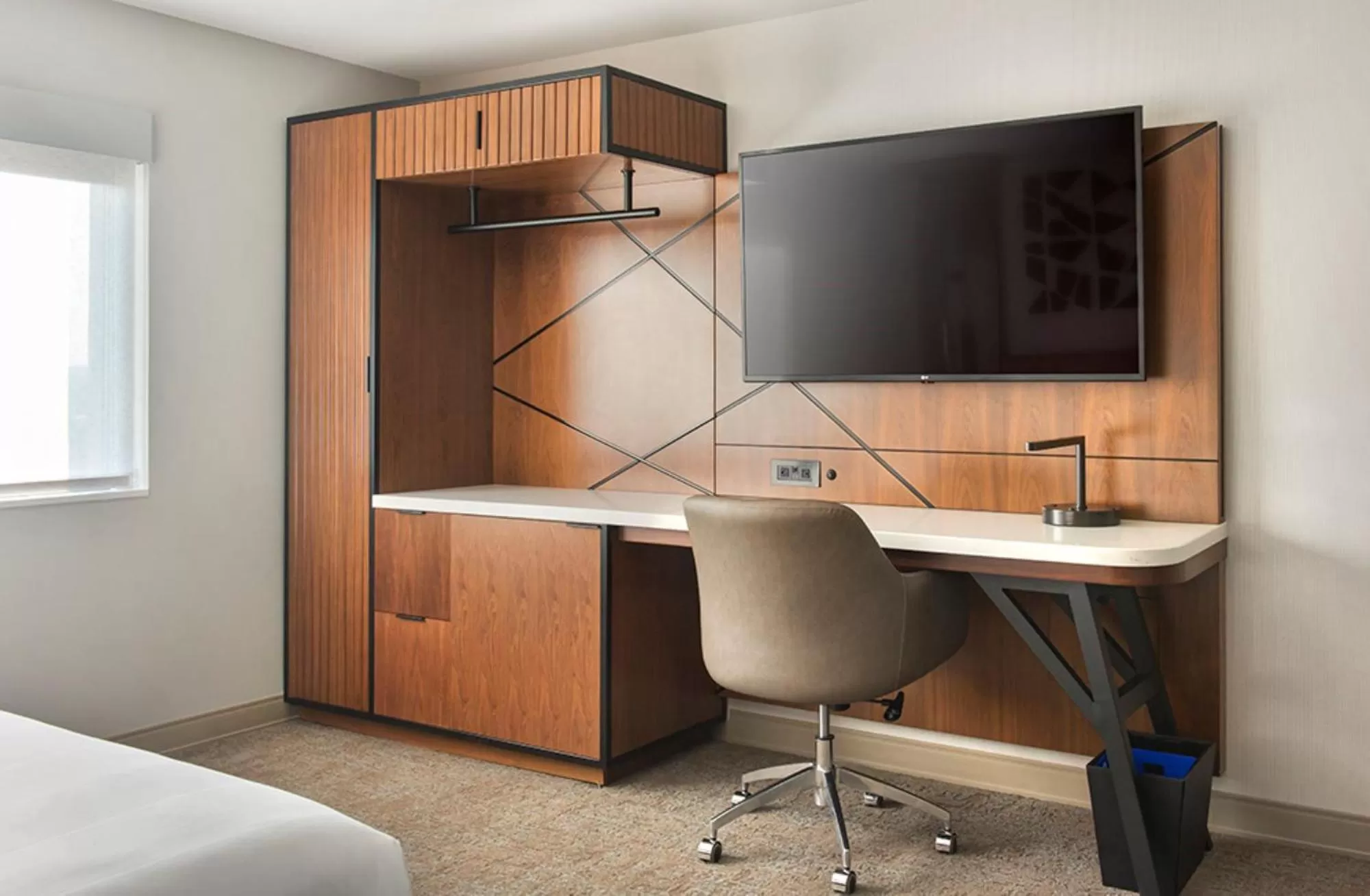 King Room with City View - Club Lounge Access in Marriott Springfield Downtown