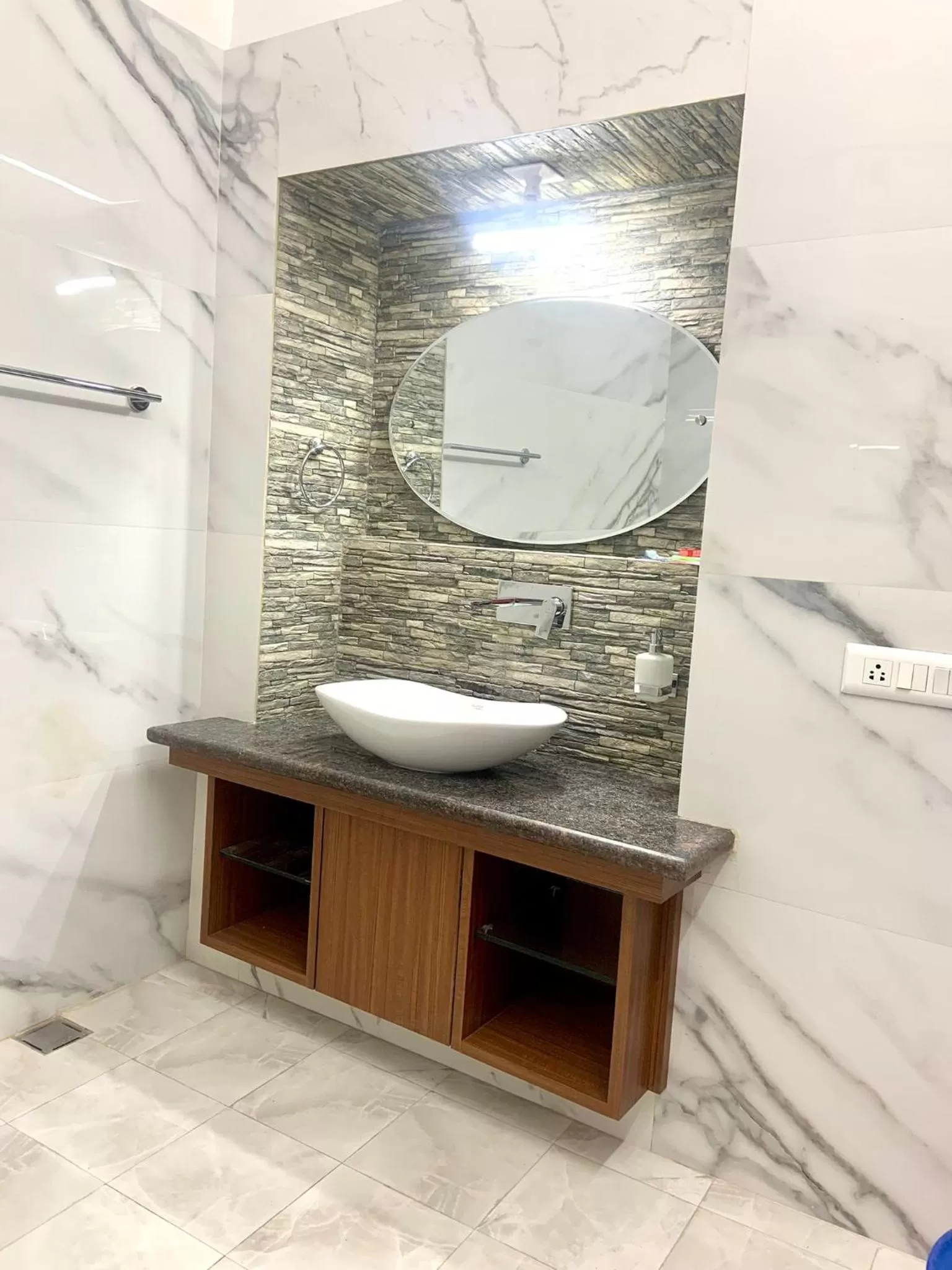 Bathroom in Hotel Swagatam