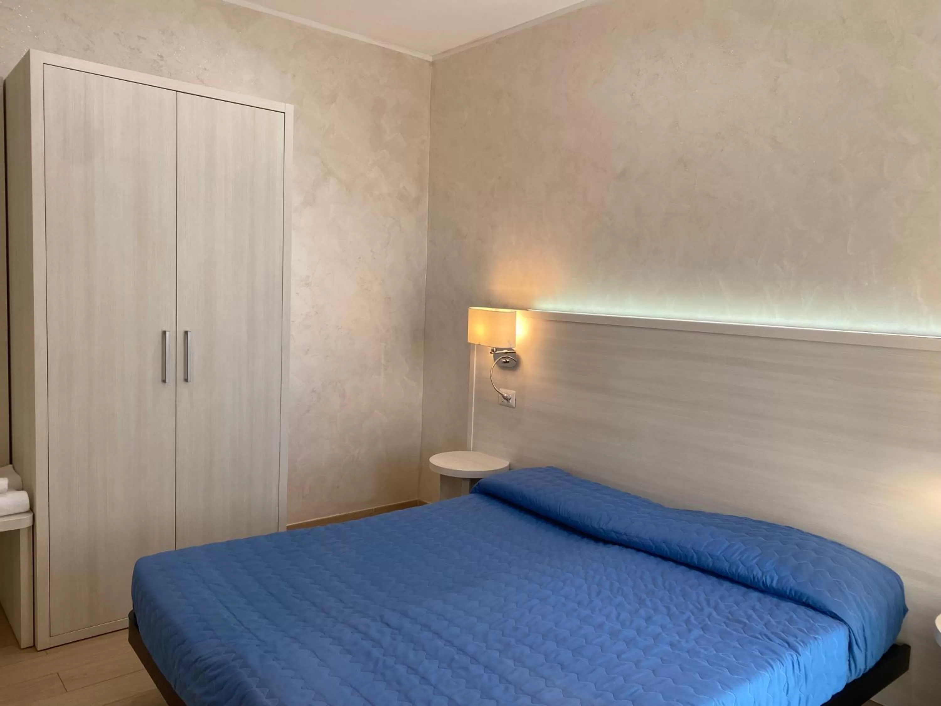 Bedroom, Bed in Marina Beach Suite Hotel