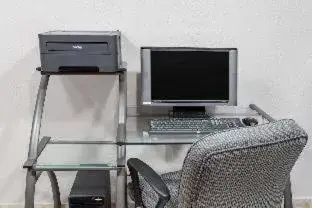 Standard Queen Room with Two Queen Beds - Non Smoking in Econo Lodge Standard Queen Room with Two Queen Beds - Non Smoking in Econo Lodge