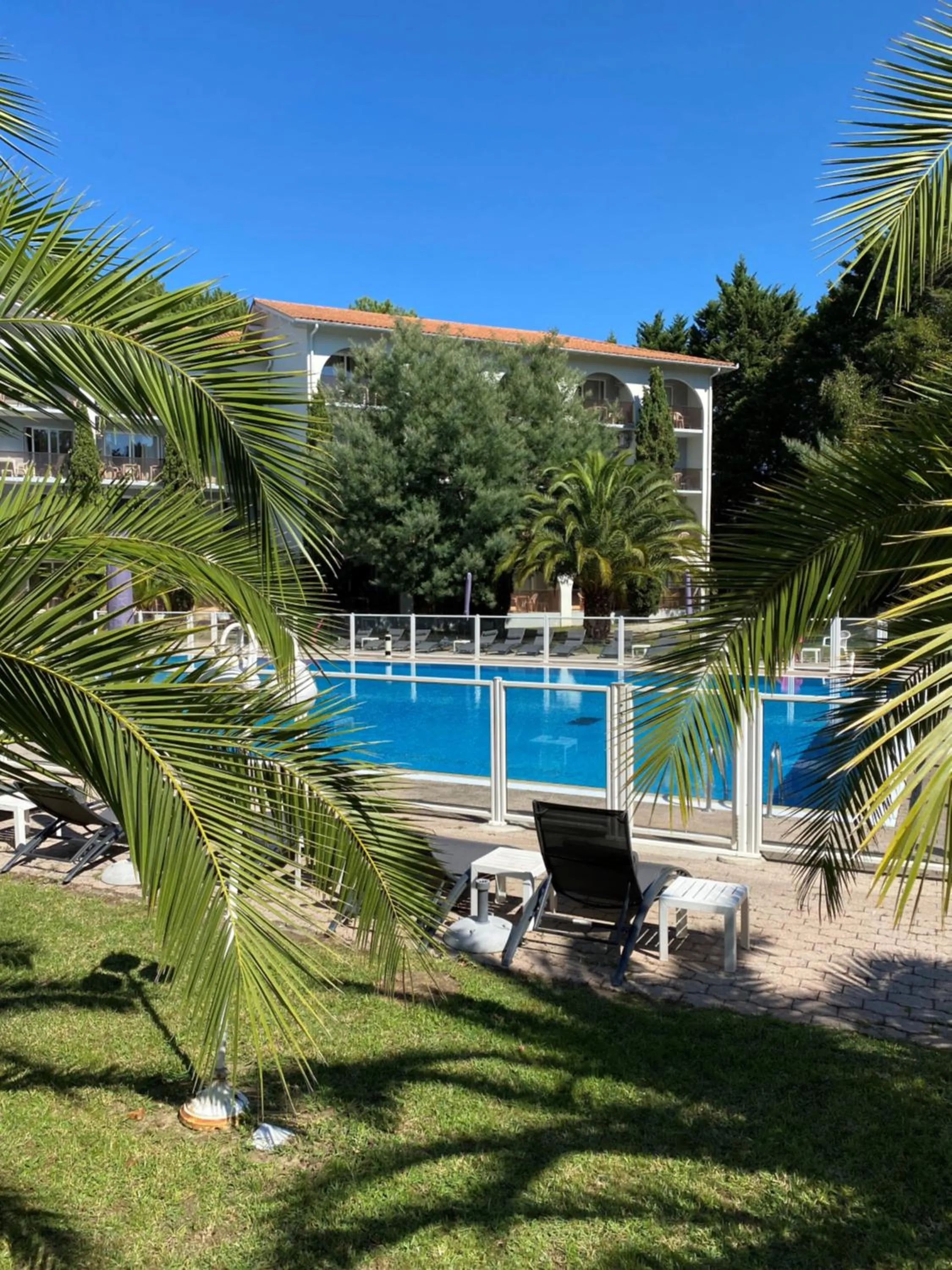 Pool view in Hotel Résidence Anglet Biarritz-Parme
