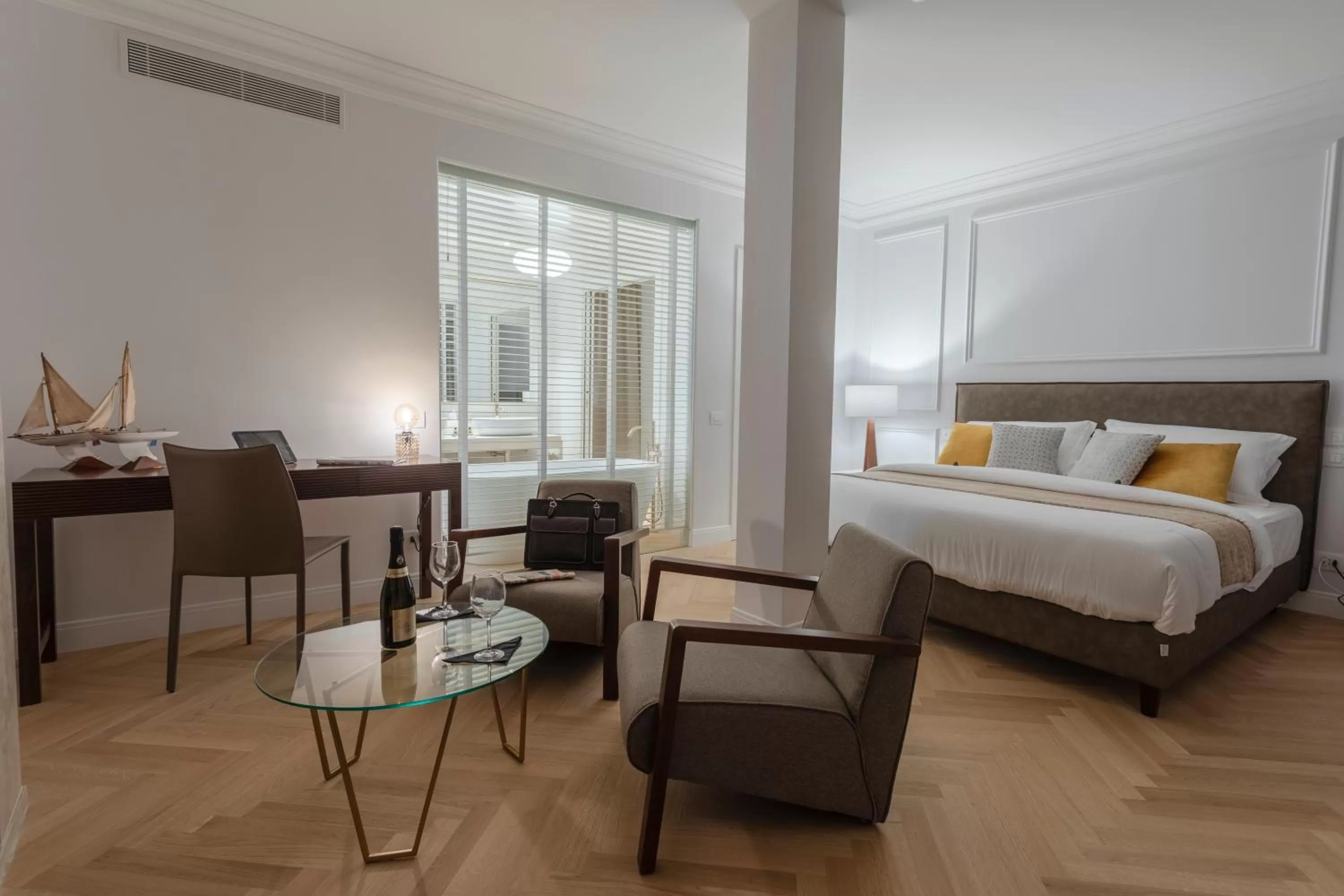 Shower, Bed in Porto Romano - The Marina Resort