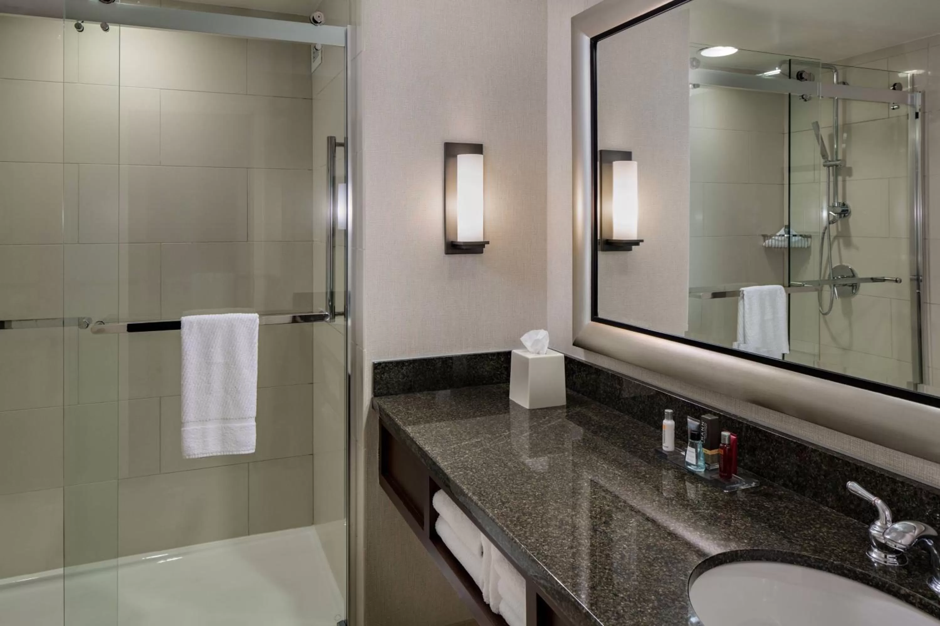 Bathroom in Houston Marriott Westchase