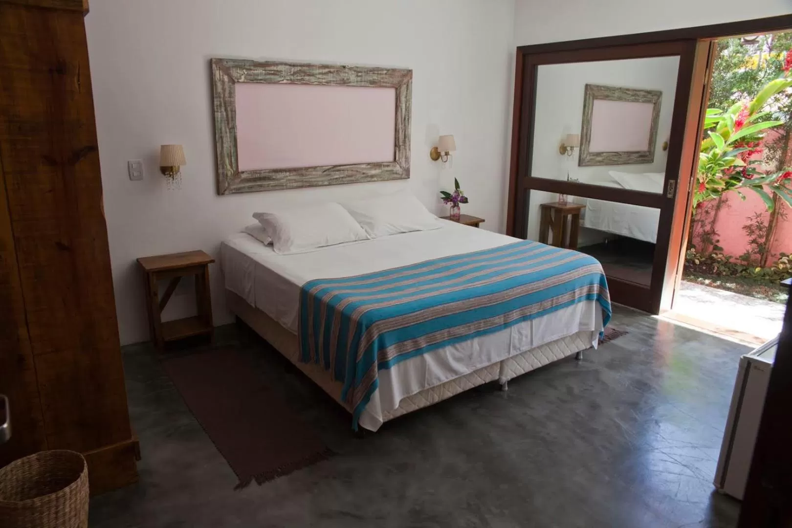 Photo of the whole room, Bed in Pousada Vila Rosada