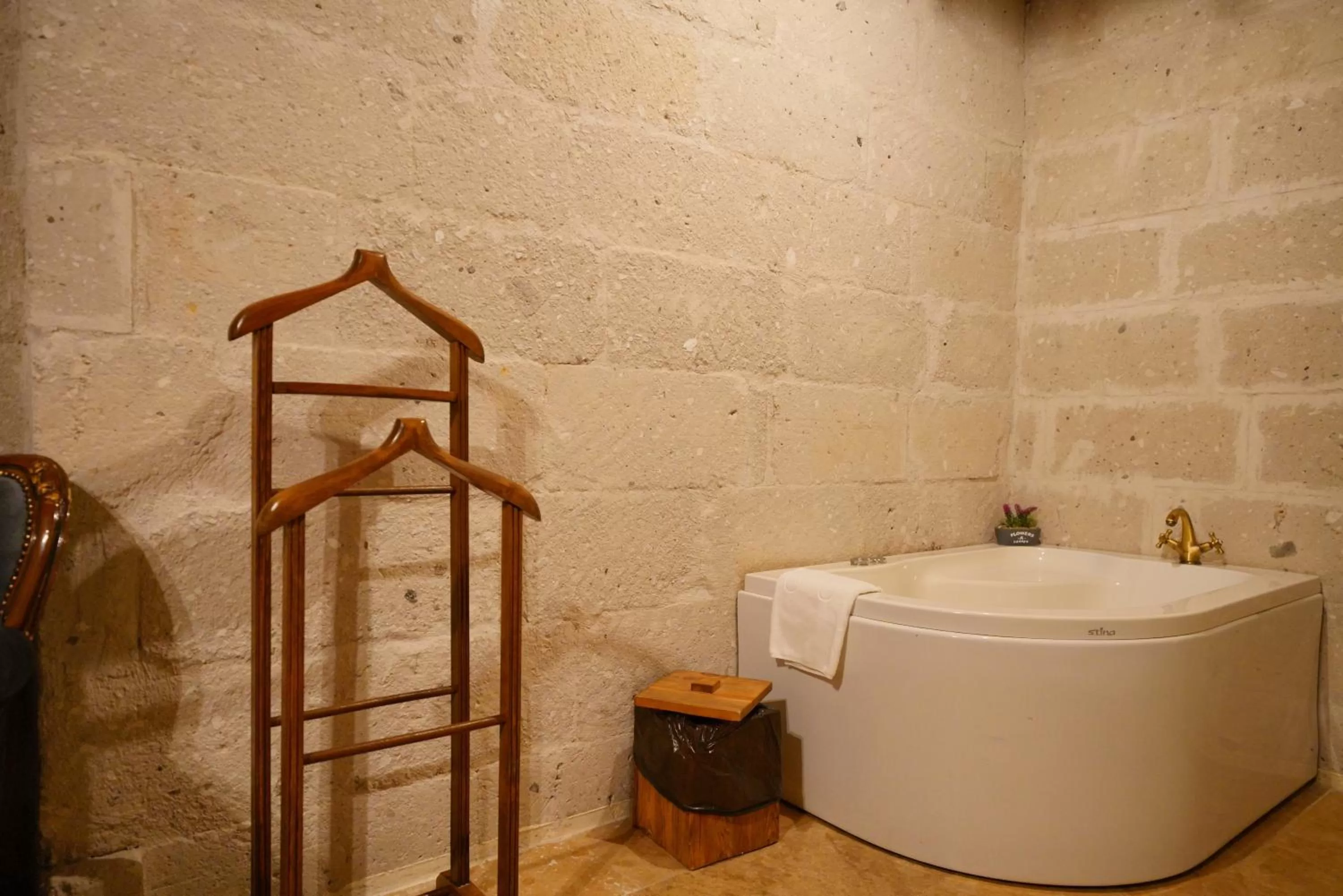 Hot Tub in Cappadocia Nar Cave House & Swimming Pool