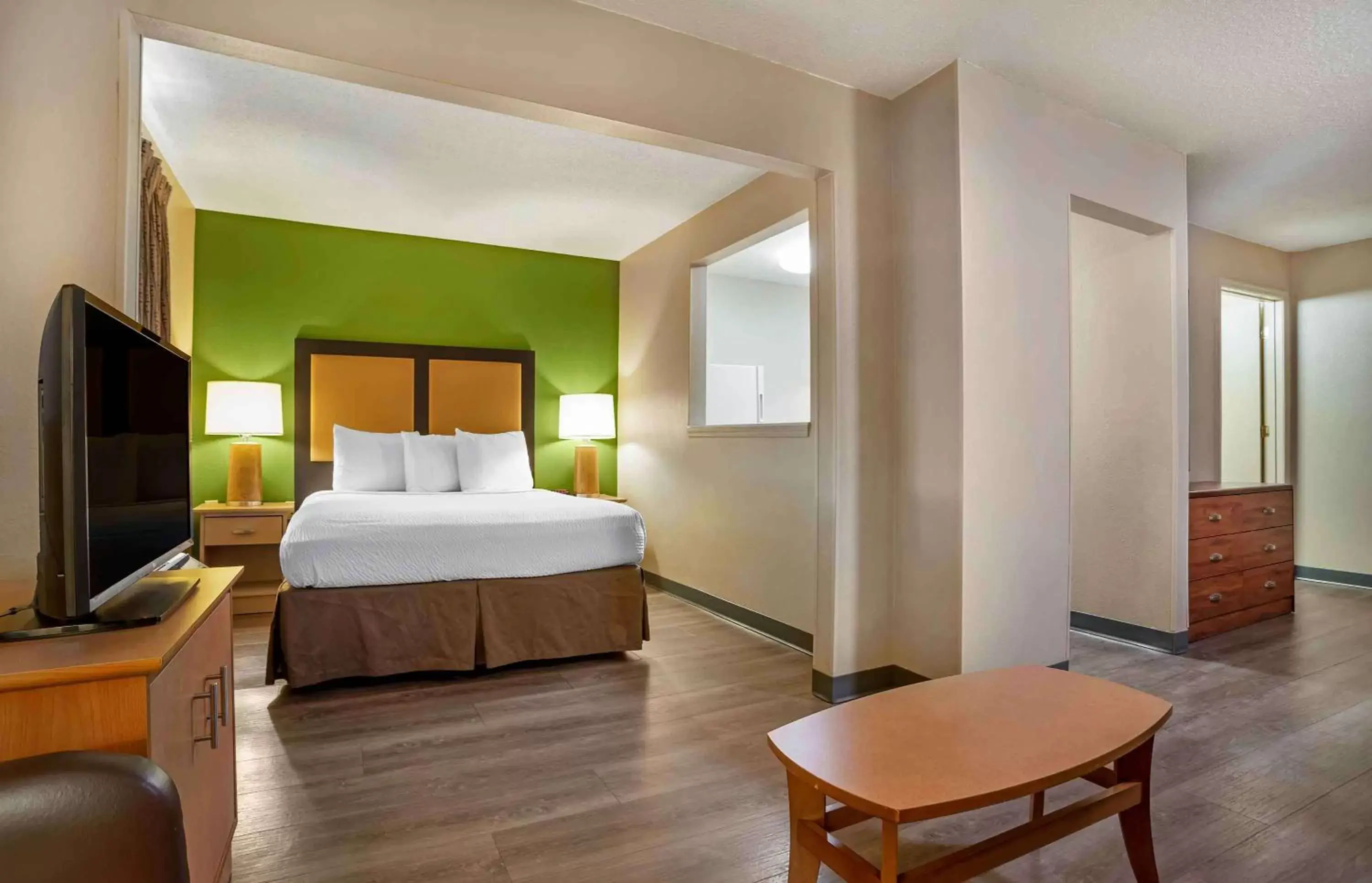 Deluxe Studio with 1 Queen Bed - Non-Smoking in Extended Stay America Suites - Tallahassee - Killearn Deluxe Studio with 1 Queen Bed - Non-Smoking in Extended Stay America Suites - Tallahassee - Killearn