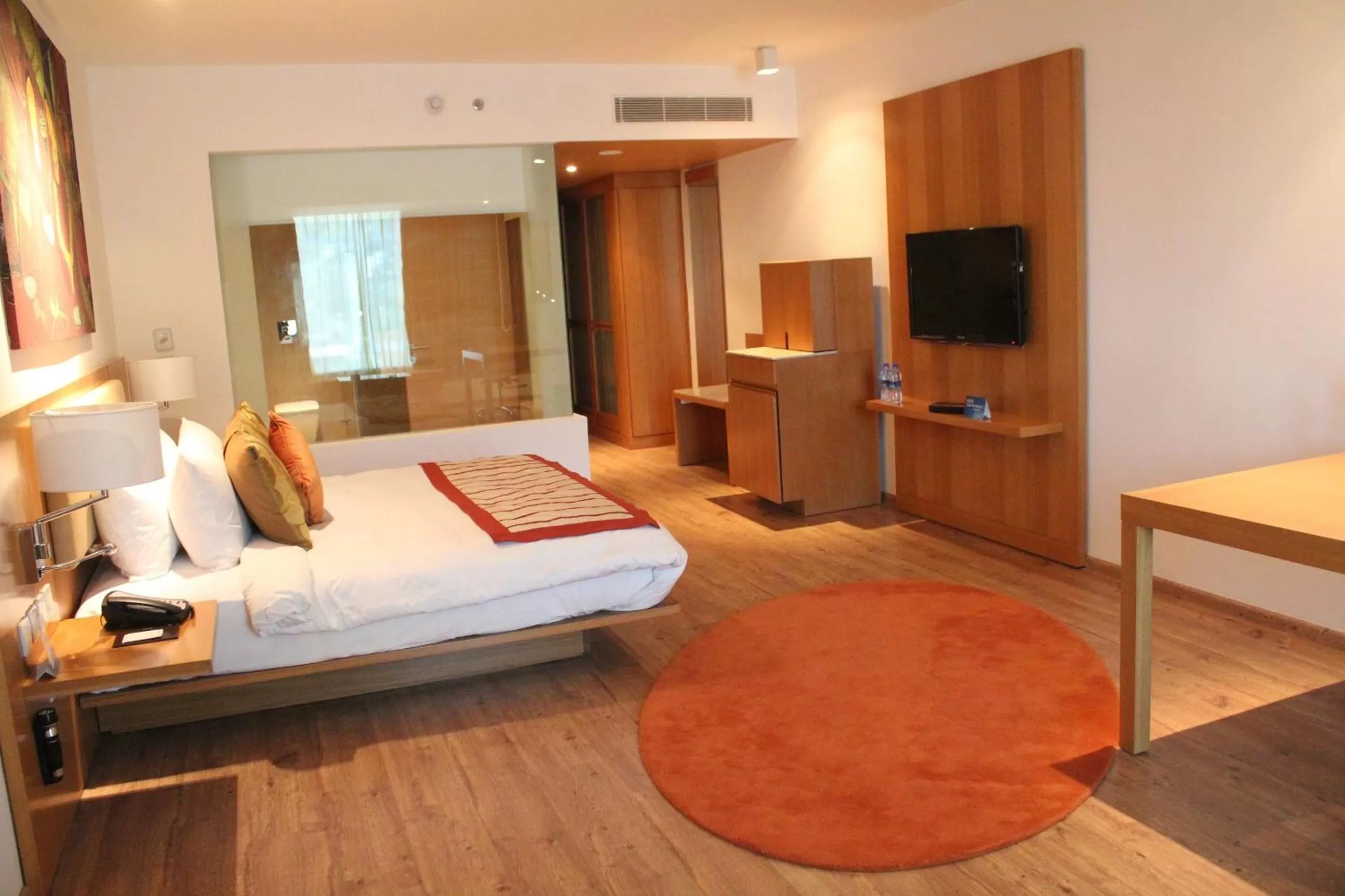 Bedroom, Bed in Radisson Blu Plaza Hotel Hyderabad Banjara Hills