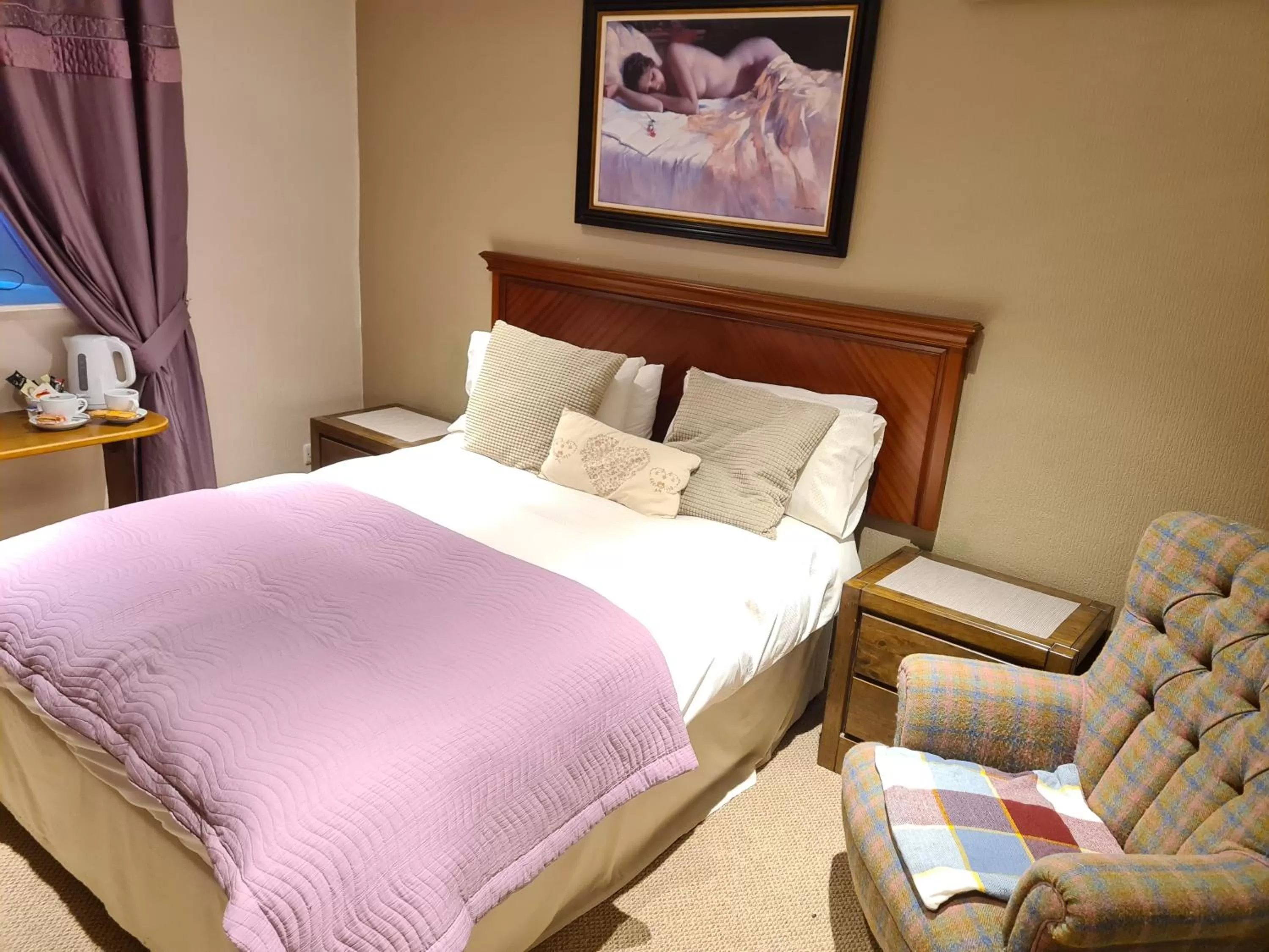 Bed in Mansfield House Hotel