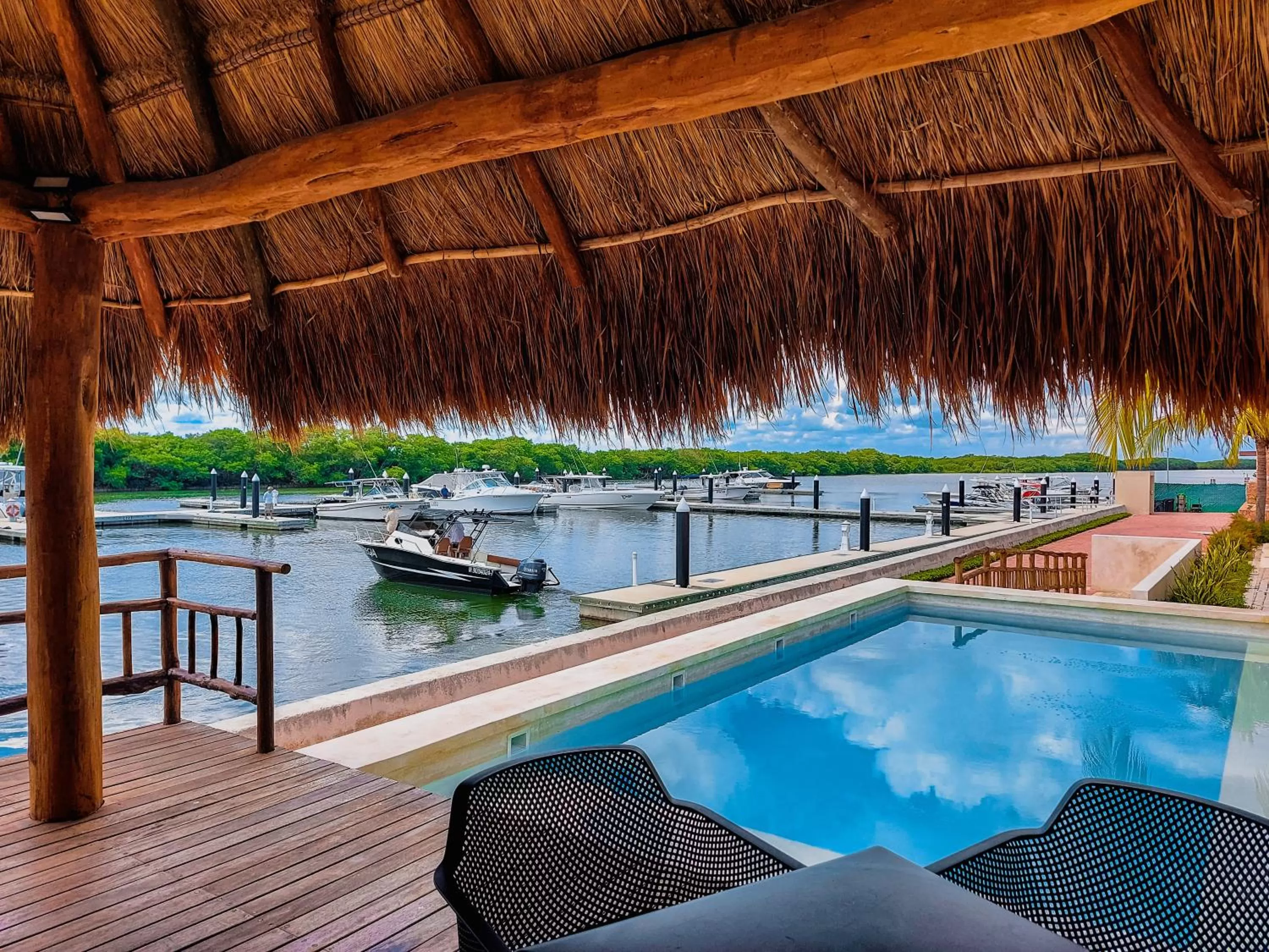 Swimming pool in Villas Grand Marina Kinuh