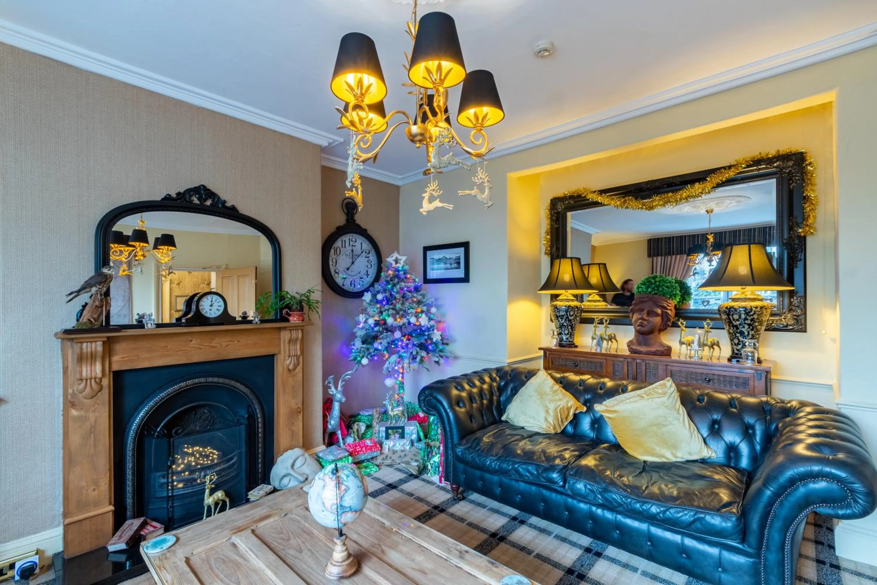 Living room in Holly Lodge Guest House with FREE off site health club