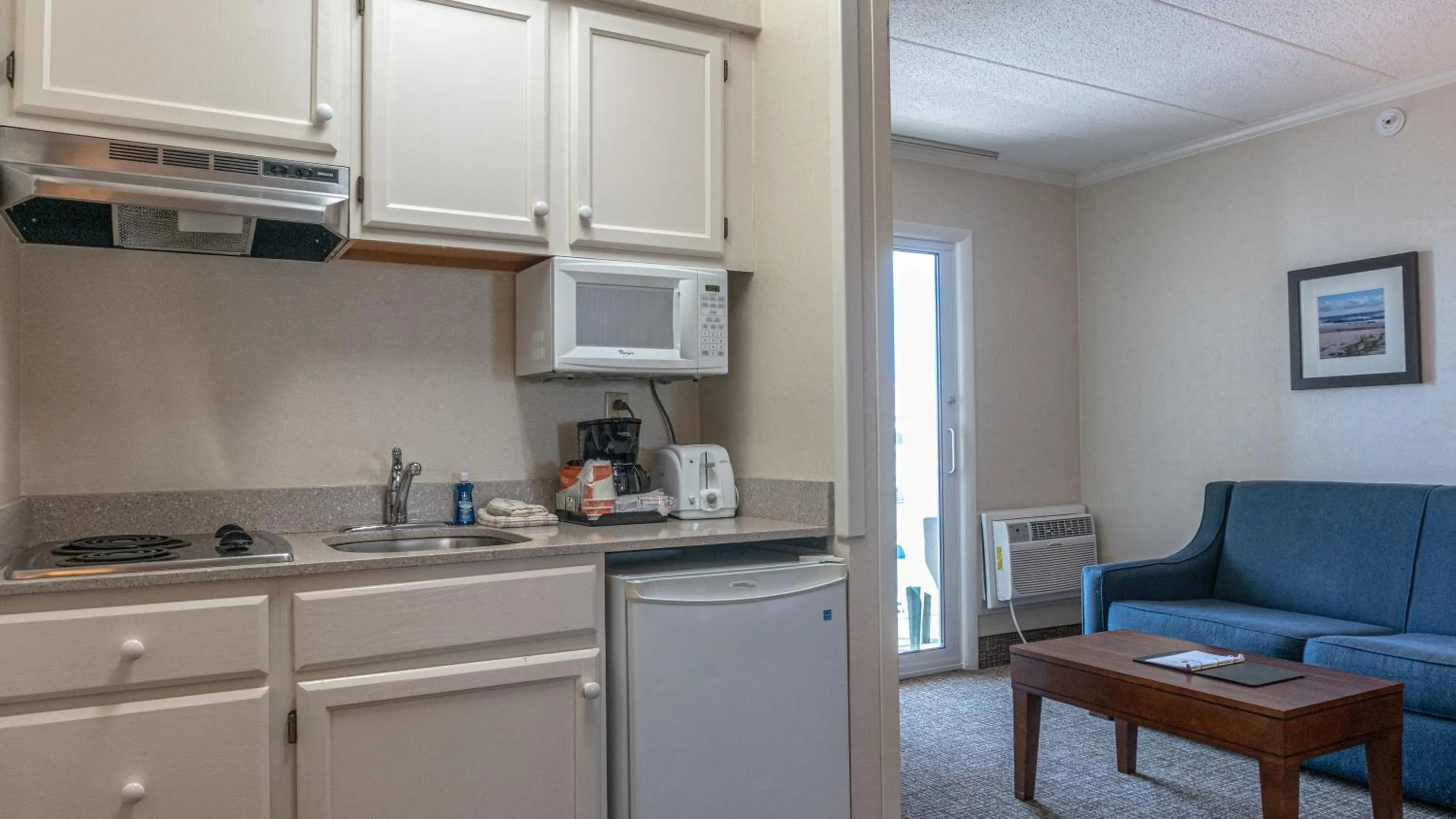 Kitchen or kitchenette in Comfort Inn Ocean City Boardwalk
