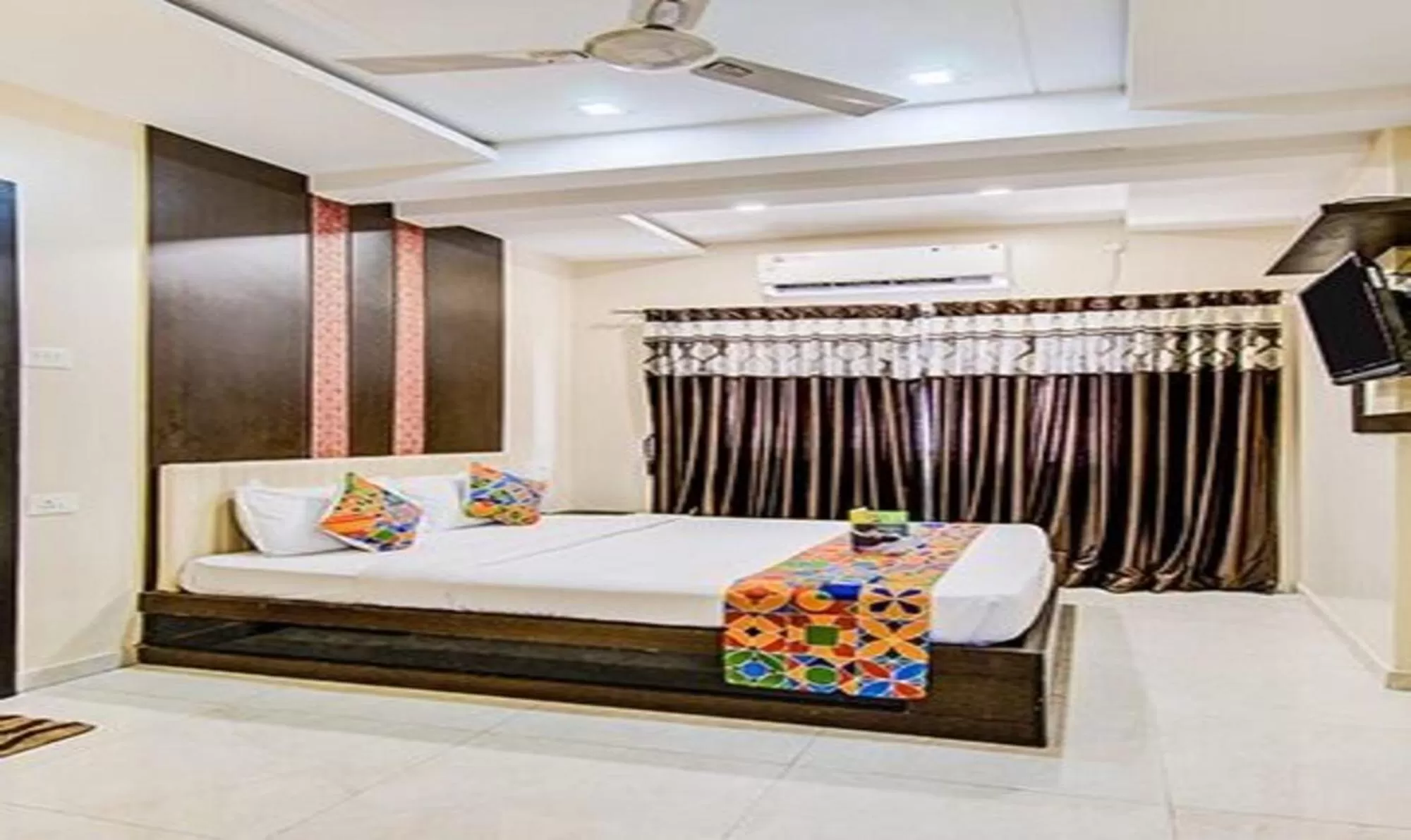 TV and multimedia, Bed in FabHotel Krishna Regency