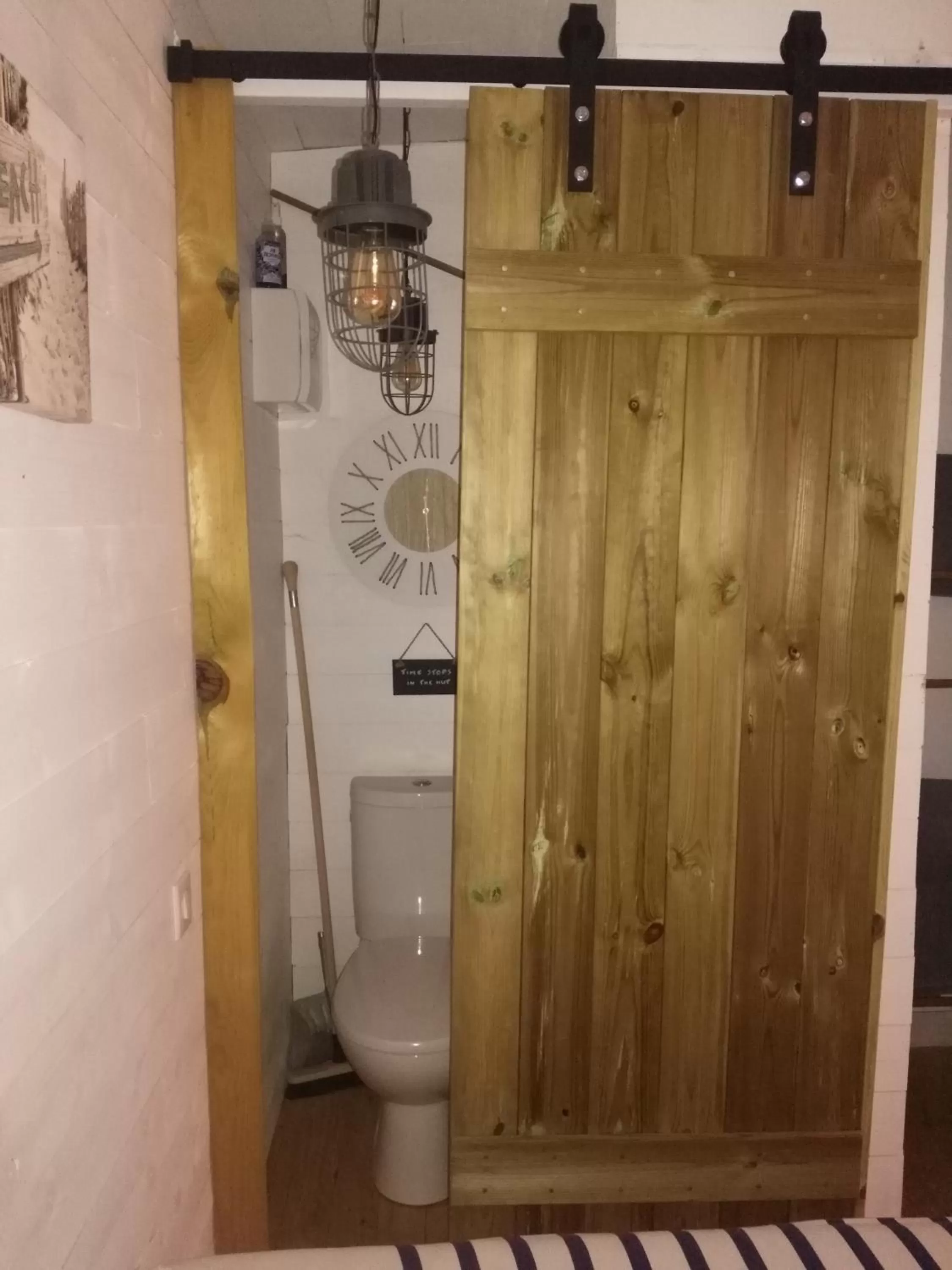 Toilet in La Cabane Bordeaux St Augustin