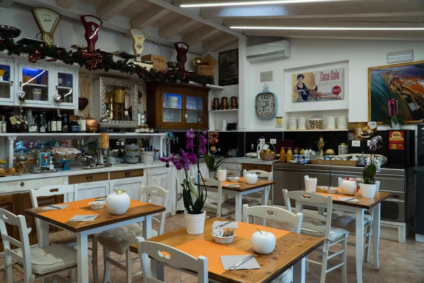 Decorative detail, Restaurant/Places to Eat in Le Fate Corbezzole