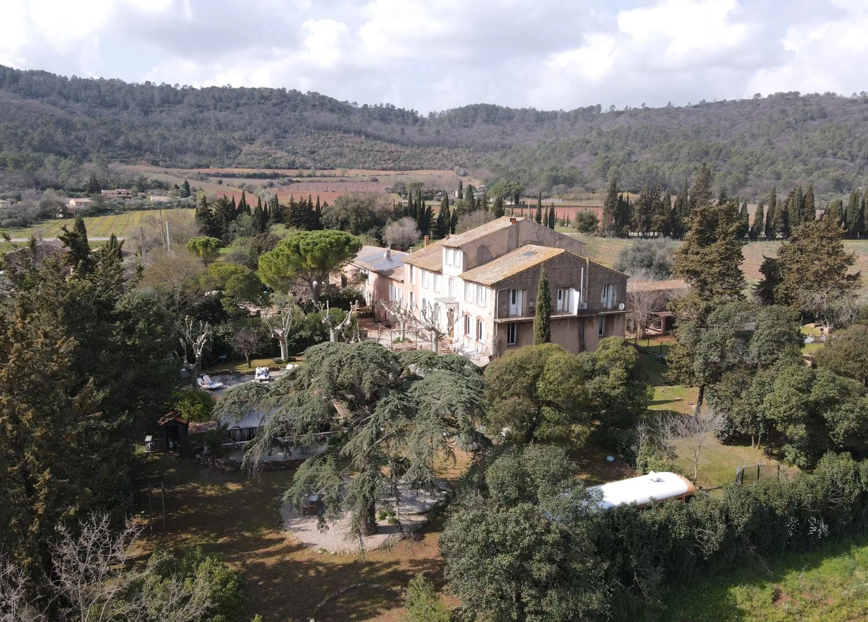 Property building in Bed and Breakfast La Grande Lauzade