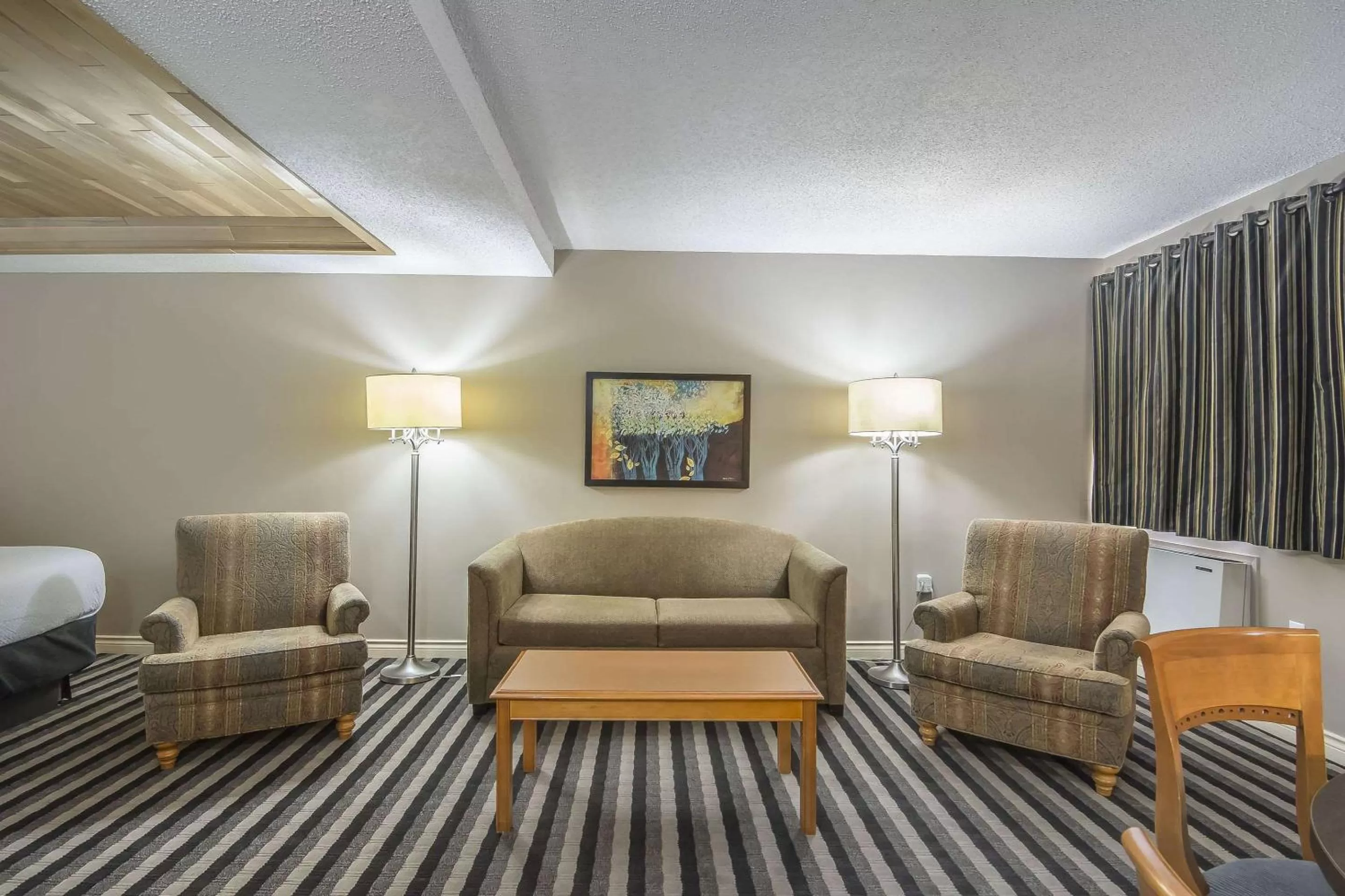 Photo of the whole room in Quality Inn West Edmonton