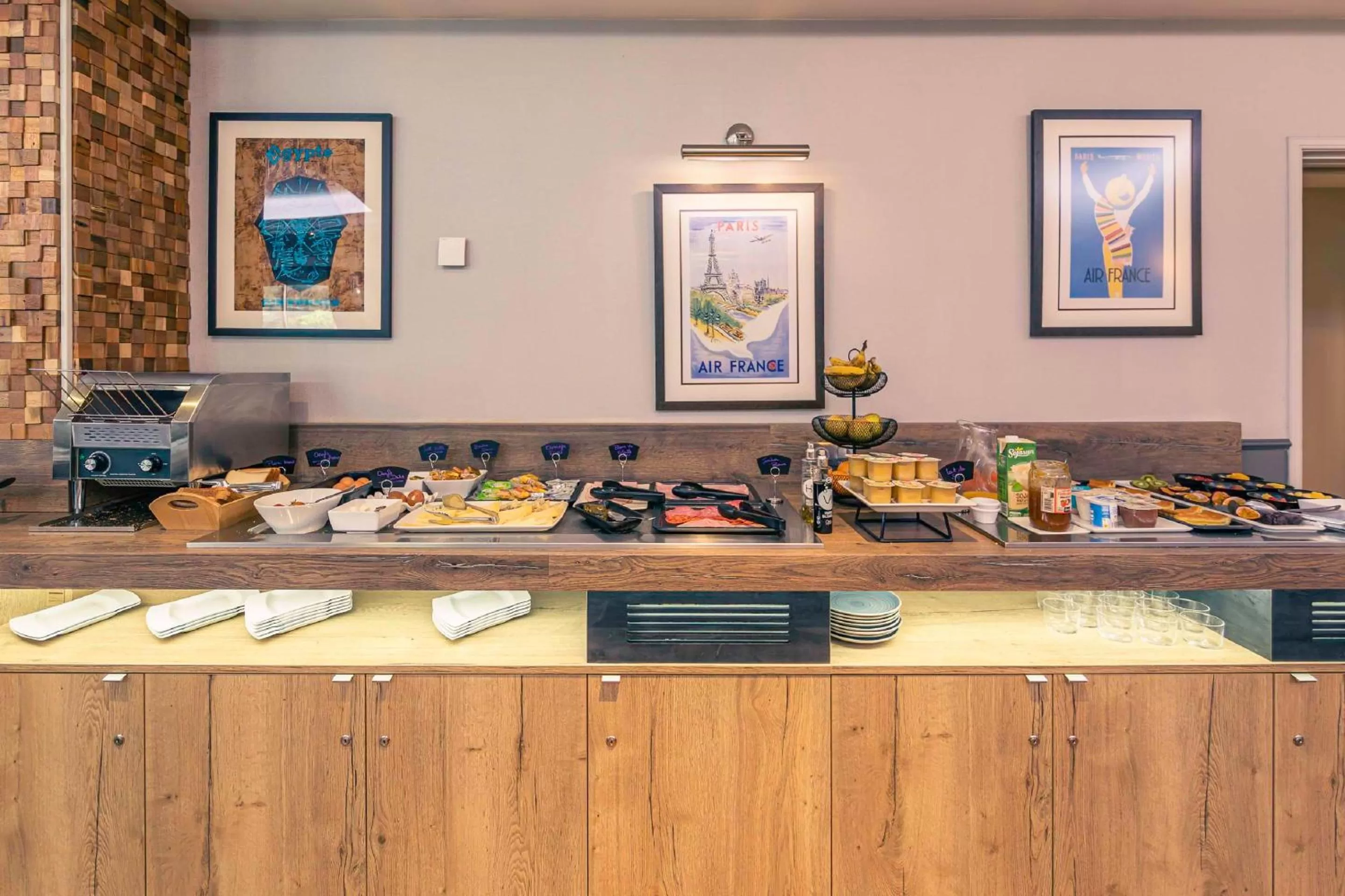 Breakfast in Best Western Marseille Aeroport