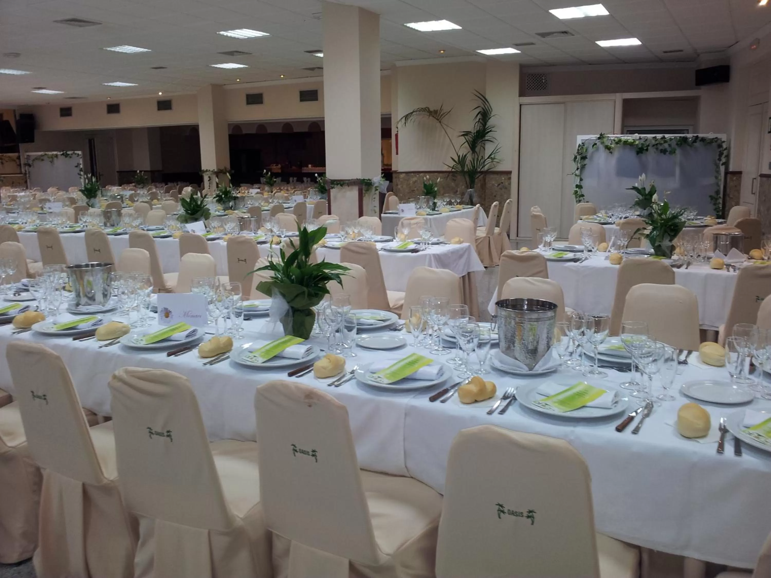 Banquet/Function facilities in Hotel Oasis Familiar