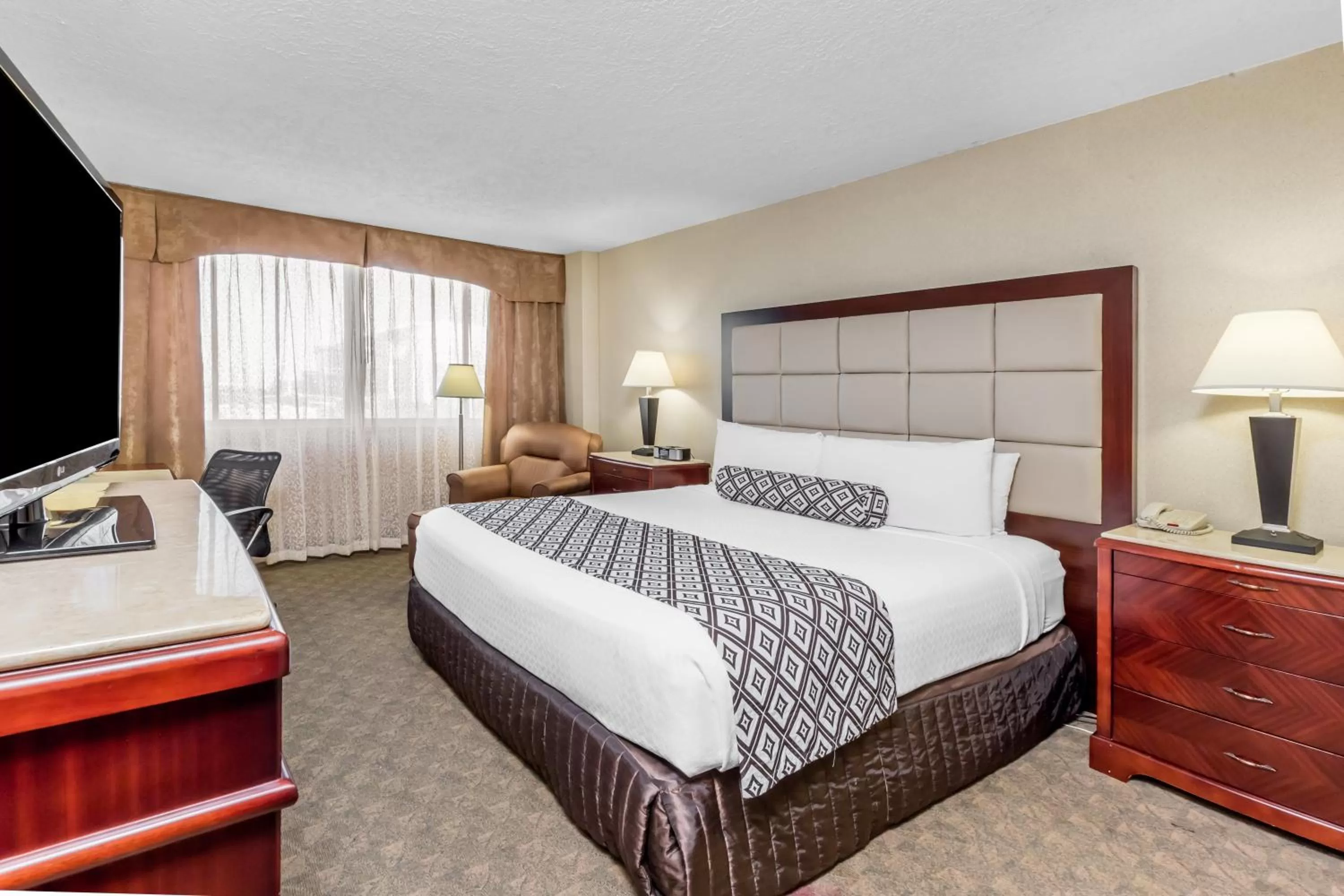 Photo of the whole room, Bed in Wyndham Houston near NRG Park - Medical Center